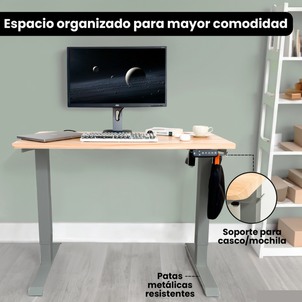 Escritorio de pie con monitor, teclado y accesorios. Superposición de texto.