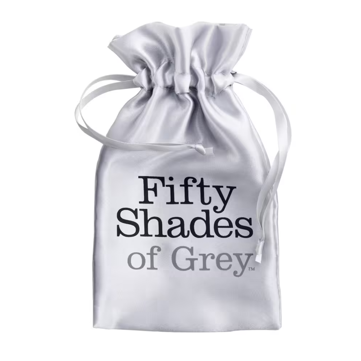 Weißer Satinbeutel mit dem Text 'Fifty Shades of Grey' in Schwarz, mit weißem Kordelzug.