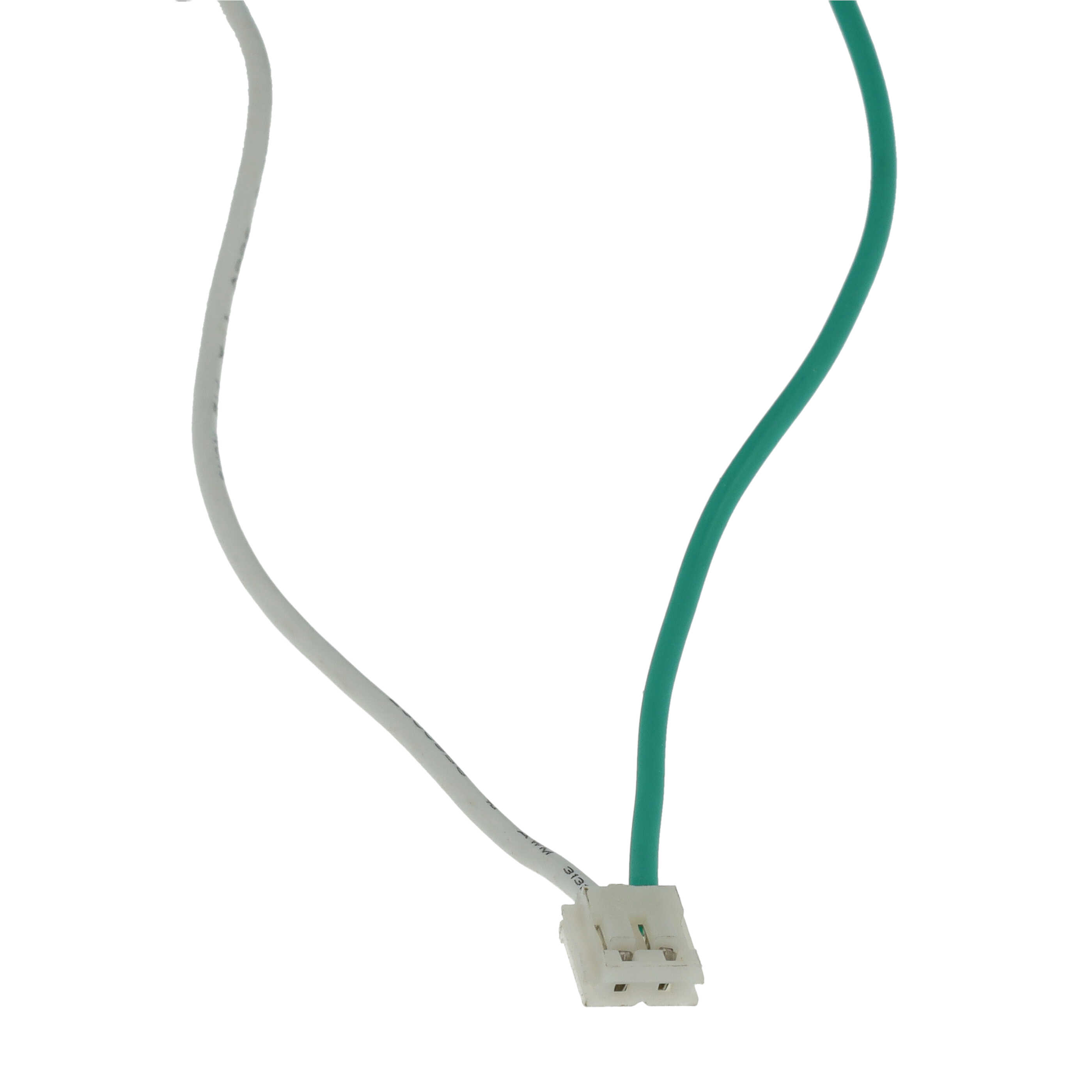 Weiße und grüne Drähte mit weißem Stecker auf weißem Hintergrund.
