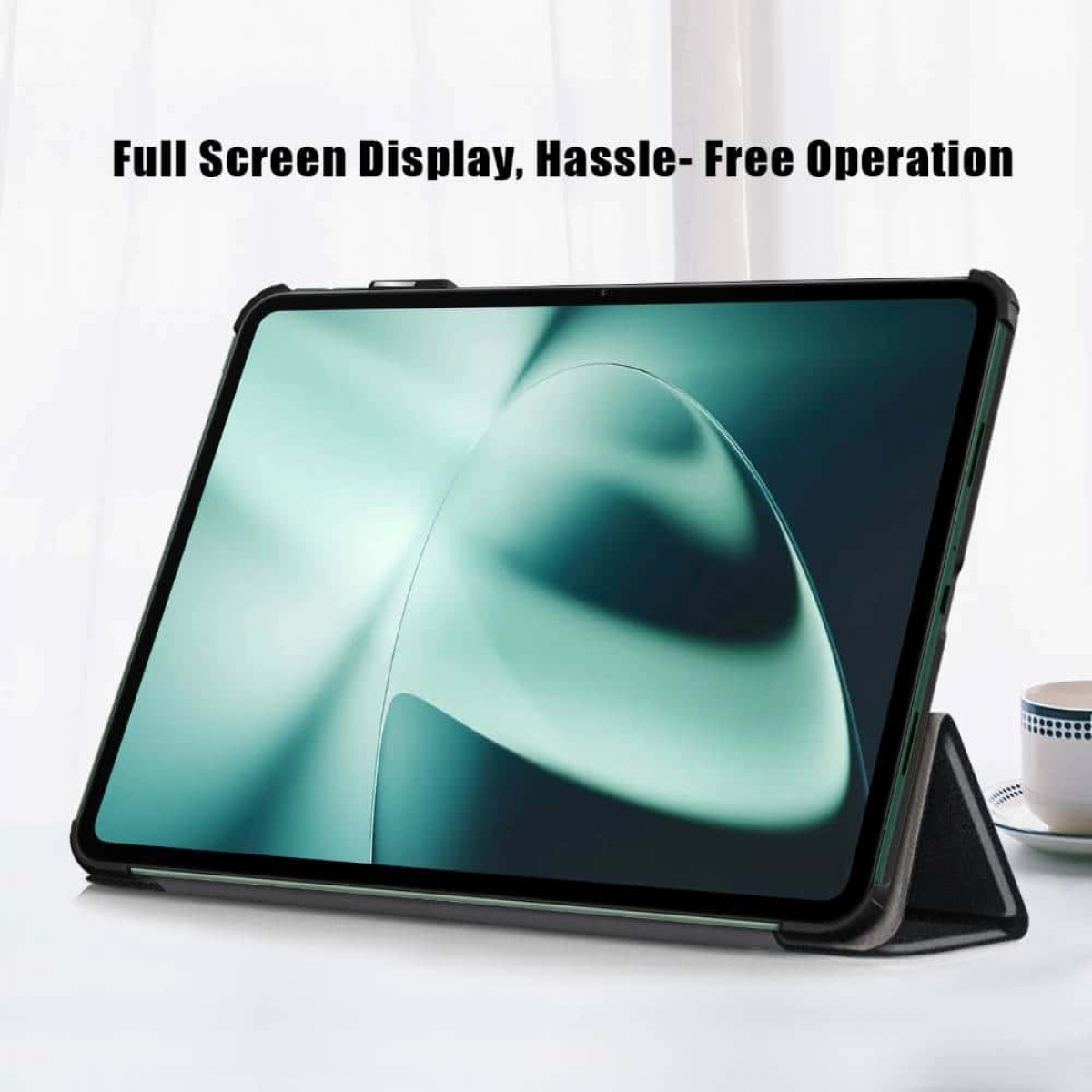 Ein Tablet mit schwarzem Gehäuse liegt auf einem Tisch. Text oben: Full Screen Display, Hassle-Free Operation.
