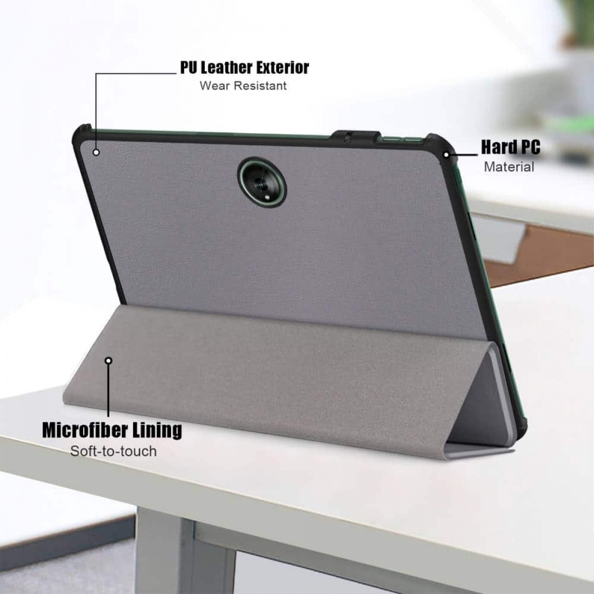 Graues Tablet in einer Hülle, mit beschrifteten Merkmalen, auf einem weißen Tisch.