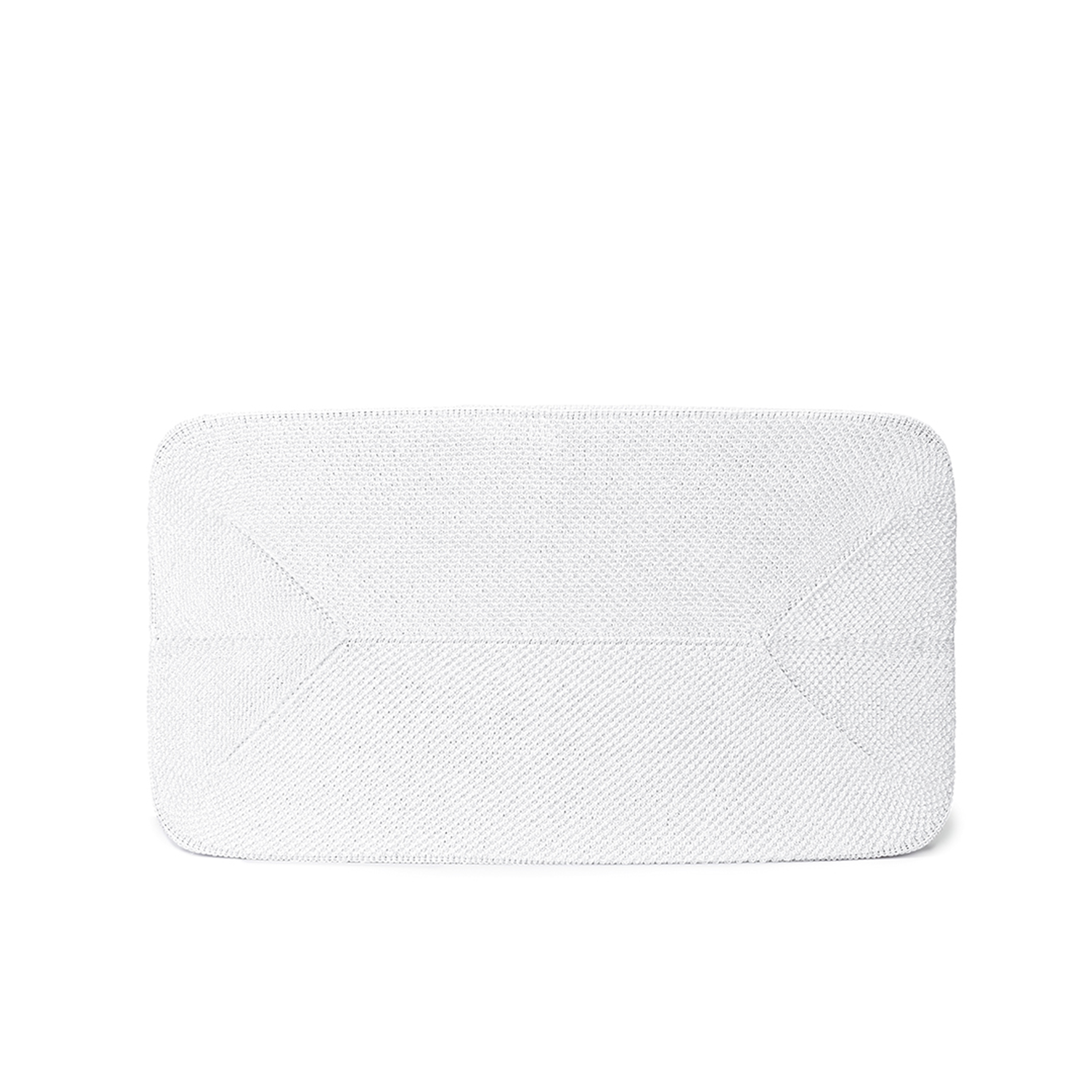 Tissu blanc, forme rectangulaire, vue de dessus, fond blanc.