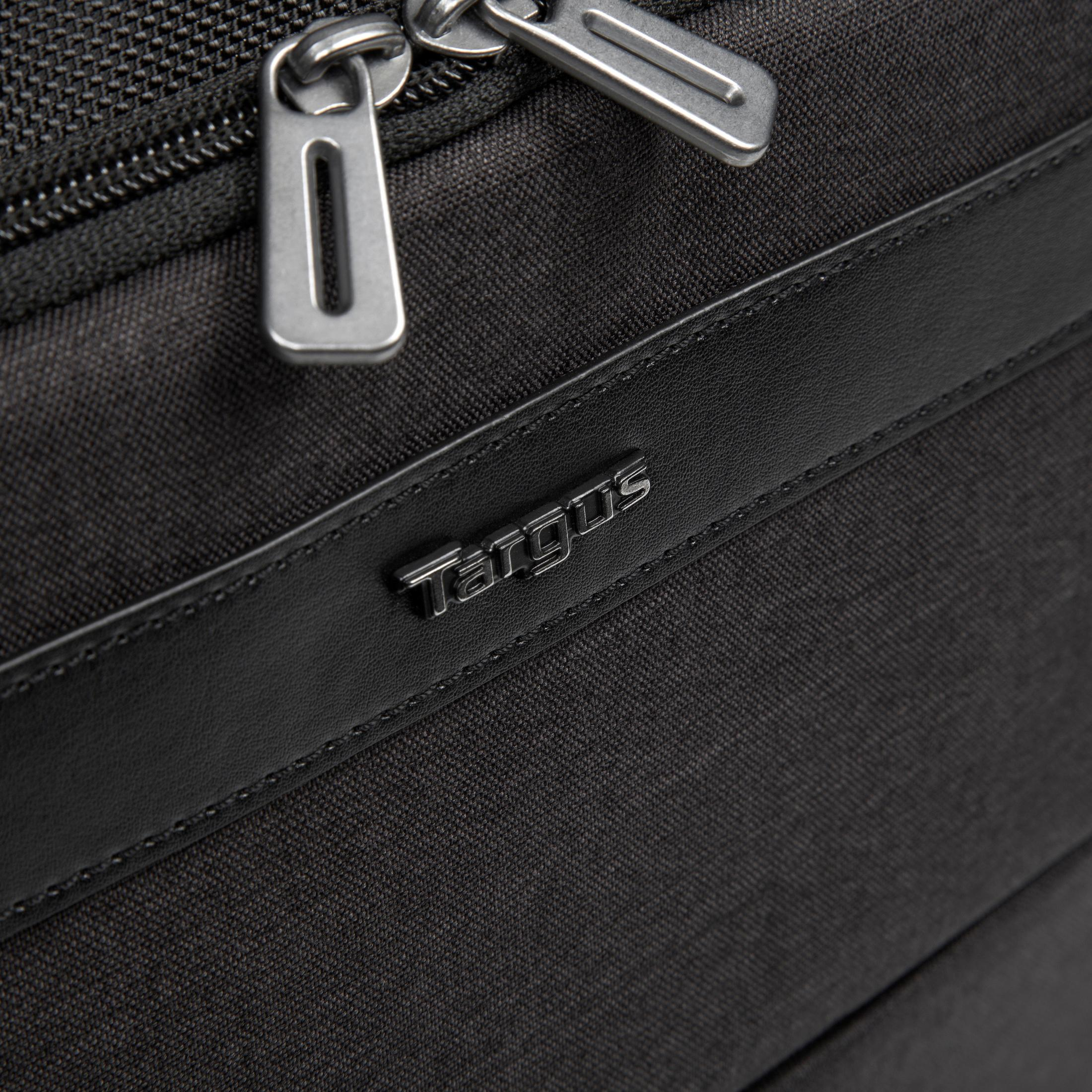 Borsa Targus nera. Ha una cerniera e un cinturino in pelle con il logo Targus.