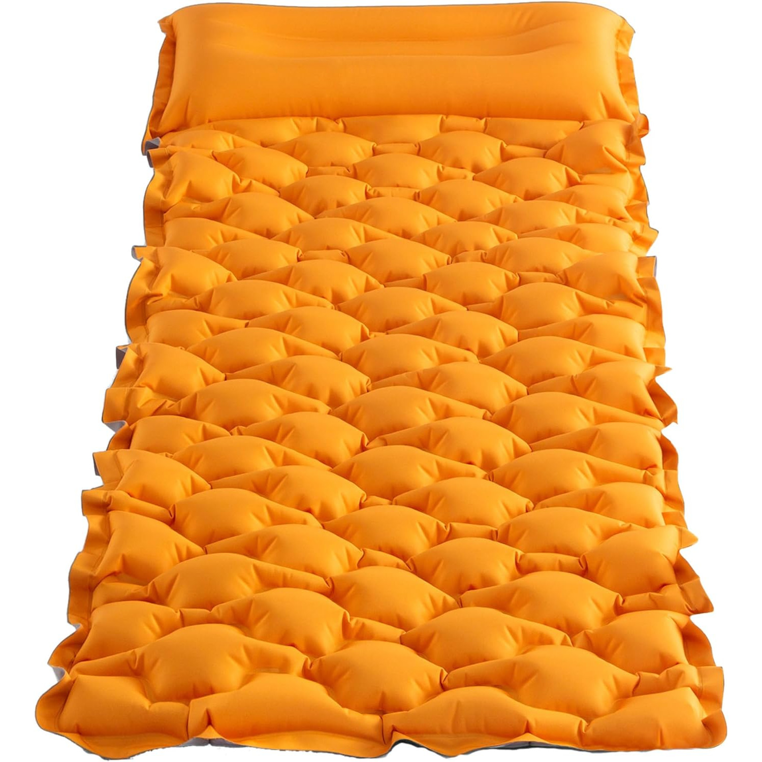 Orangefarbene aufblasbare Matratze mit Kissen. Es ist eine rechteckige Form.