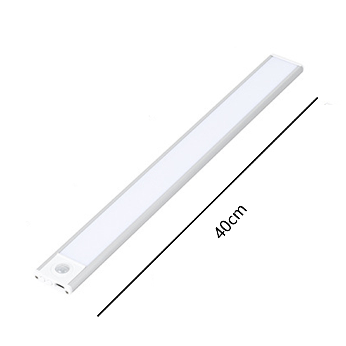 Eine 40 cm lange, weiße LED-Lichtleiste mit Bewegungssensor, isoliert auf weißem Hintergrund.