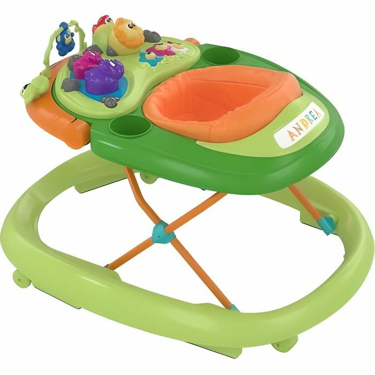 Un trotteur pour bébé vert avec des jouets et un siège orange. Il est sur une surface blanche.