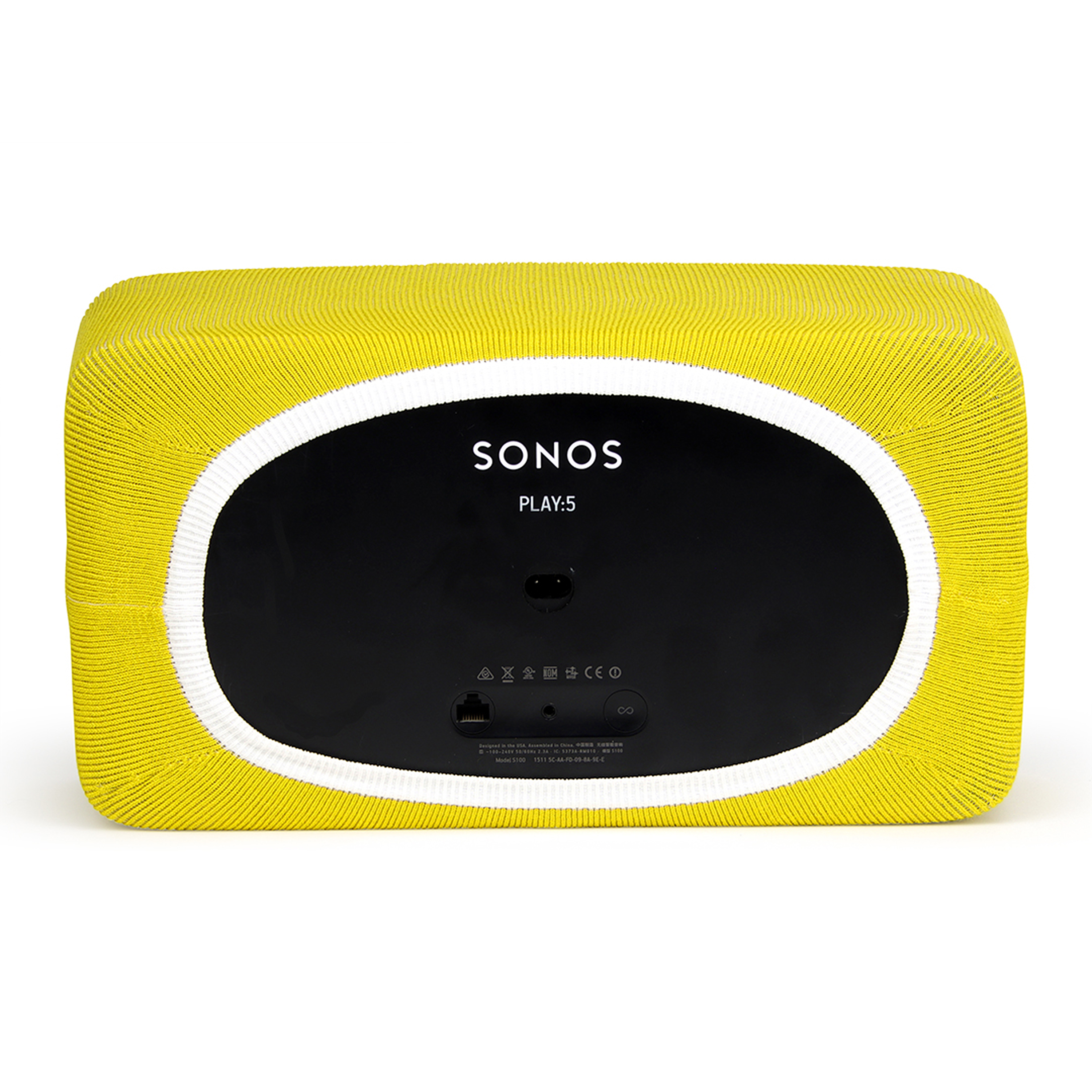 Un haut-parleur jaune avec un centre ovale noir, sur fond blanc. La marque SONOS est visible.