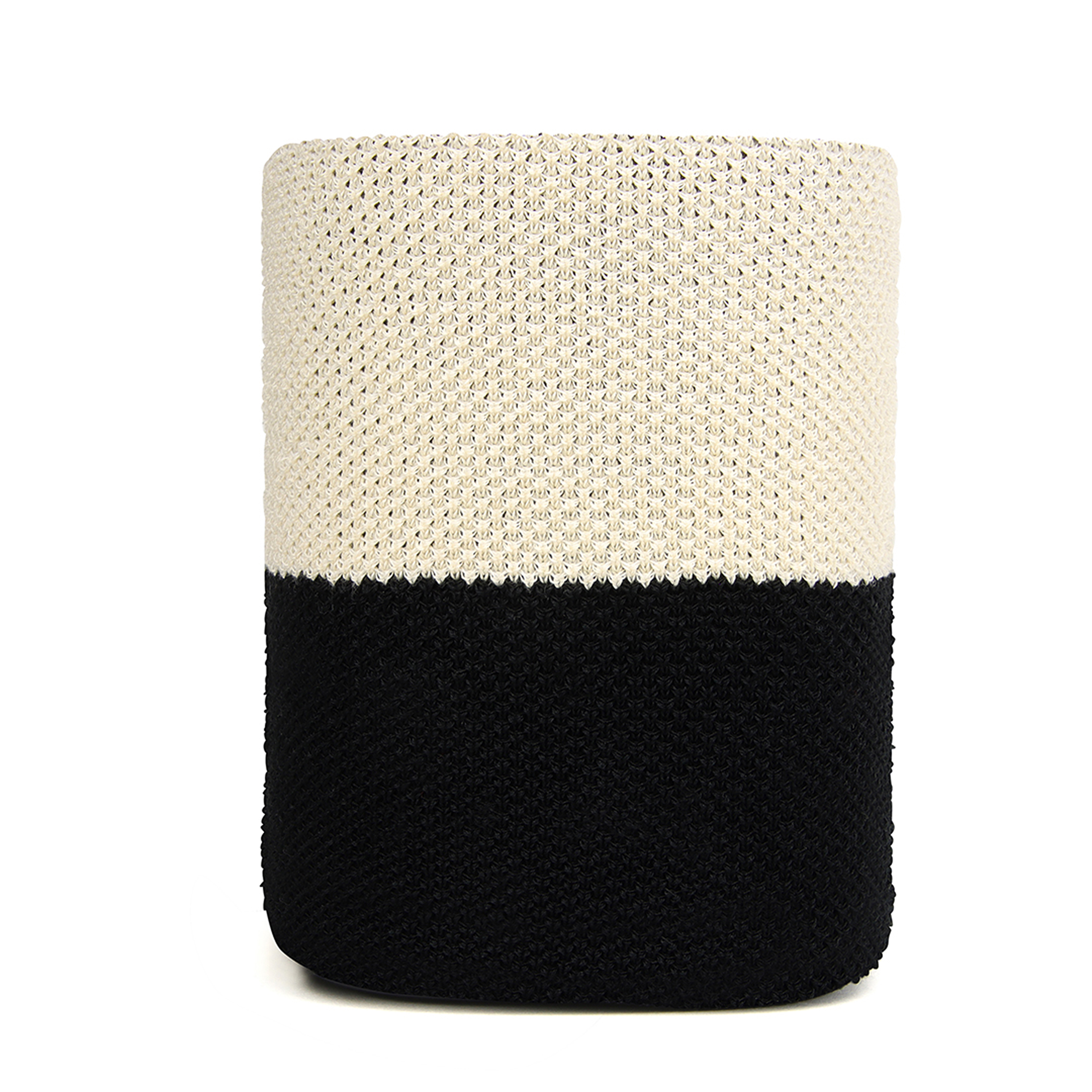 Panier cylindrique, haut crème, bas noir.