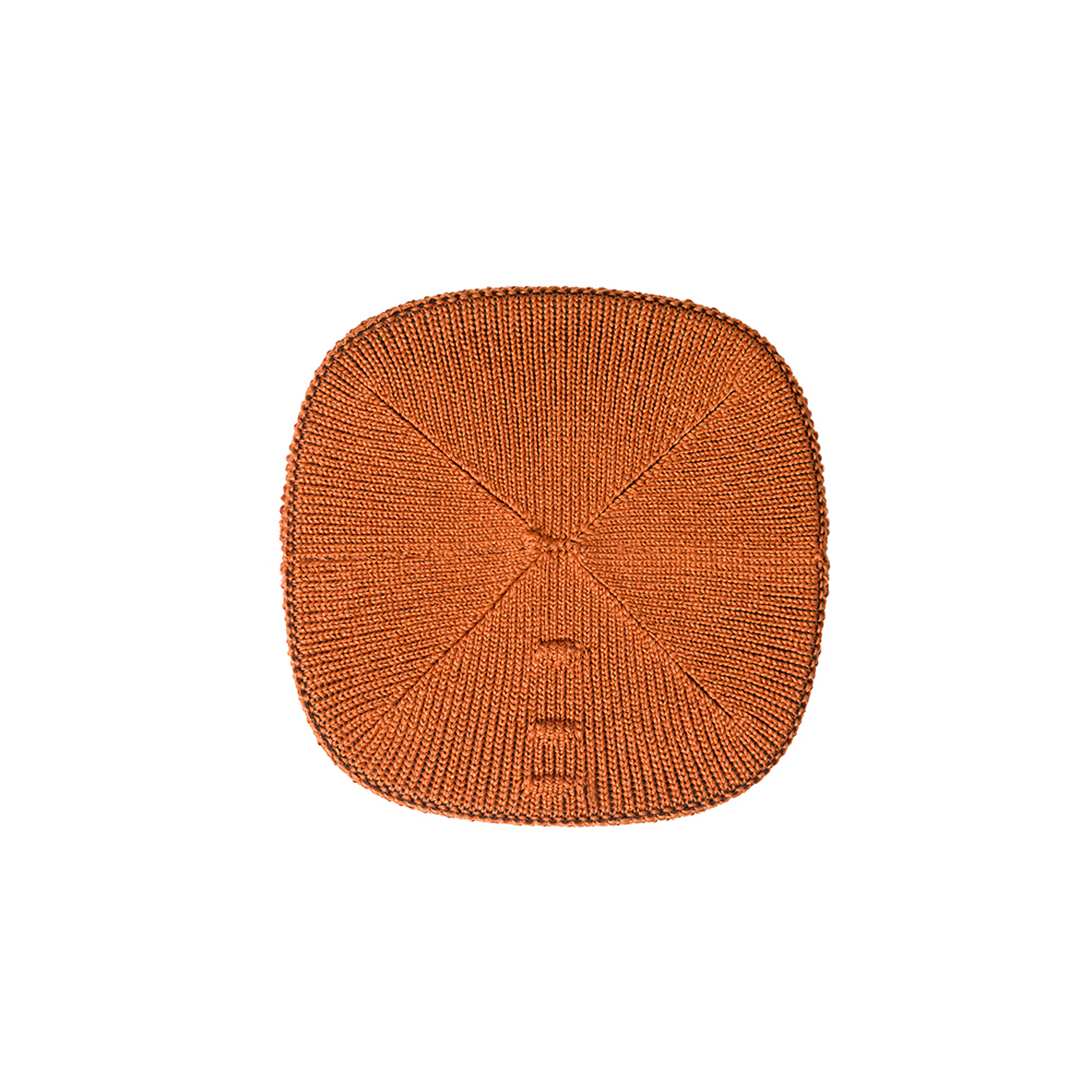 Carré tricoté orange. Le motif tricoté rayonne depuis le centre.
