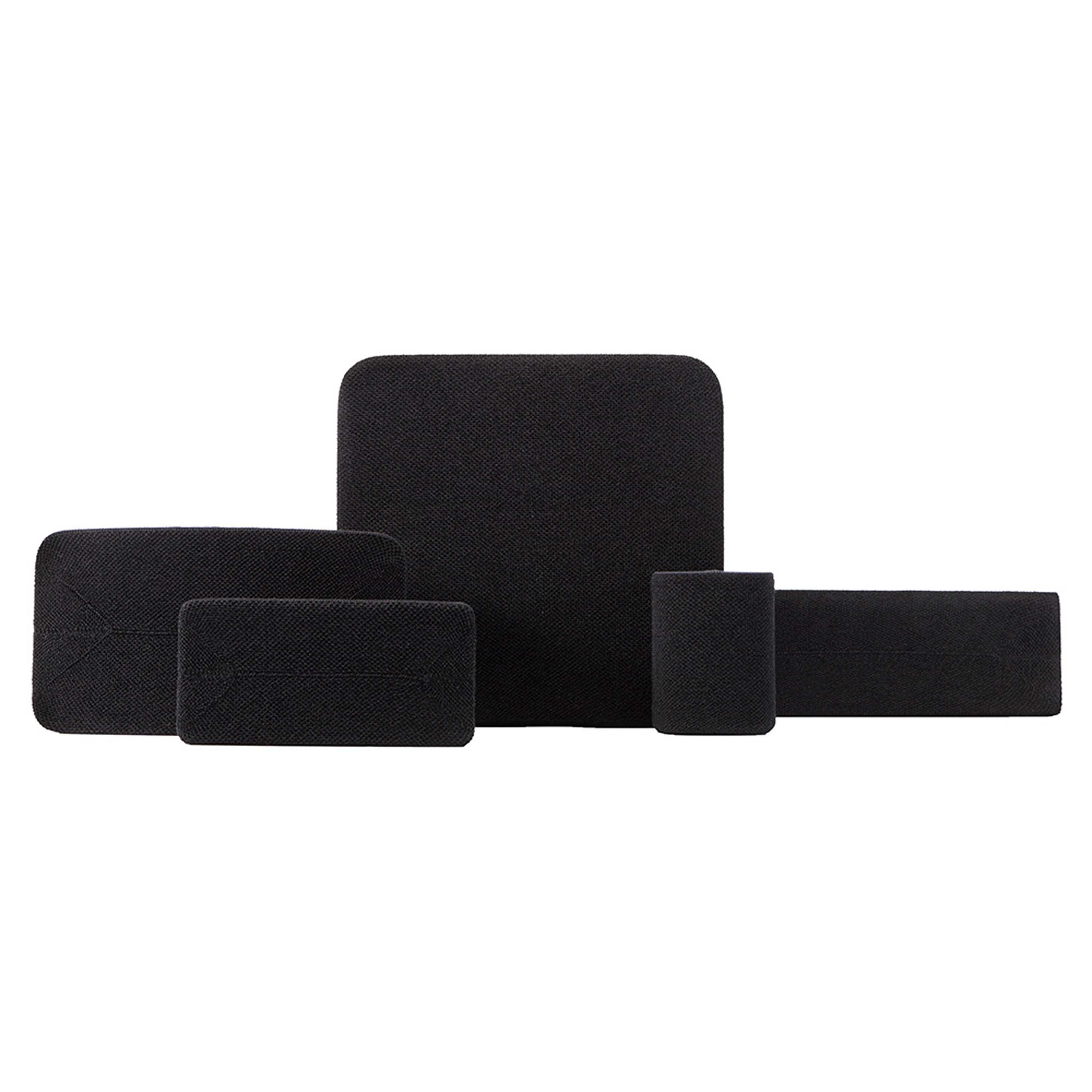 Ensemble de coussinets en mousse noirs de différentes formes.