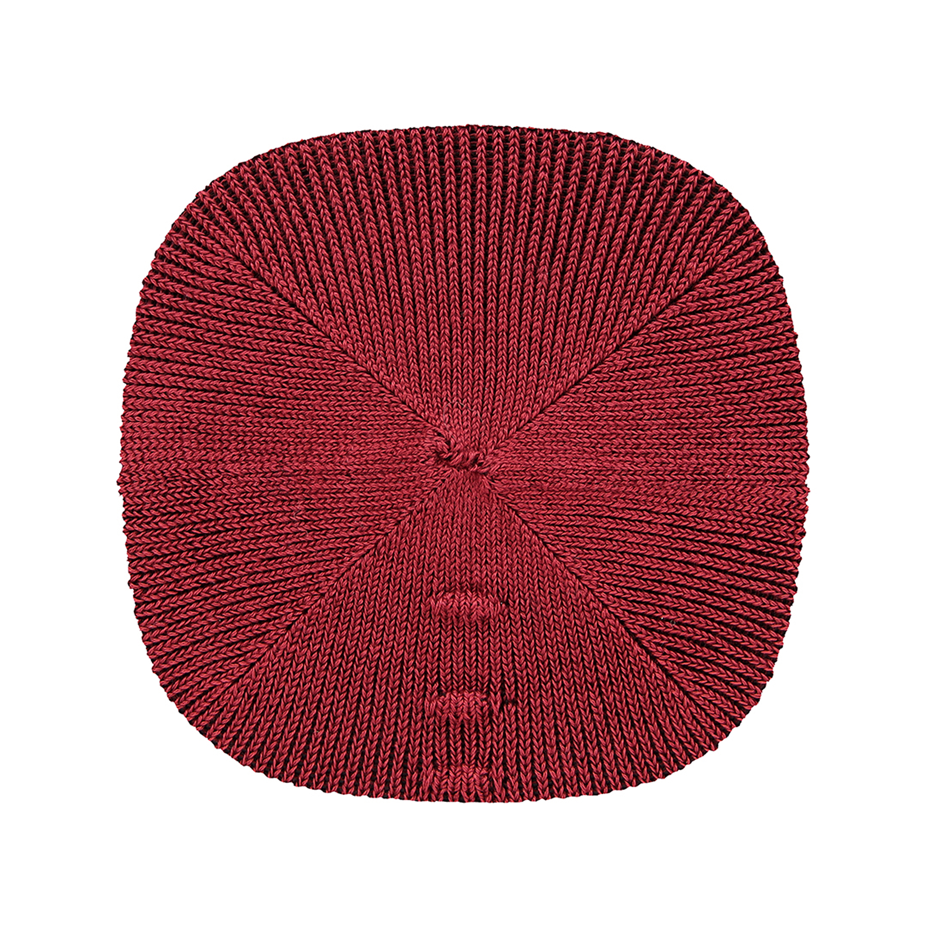 Un set de table rouge tissé, circulaire avec un contour carré.