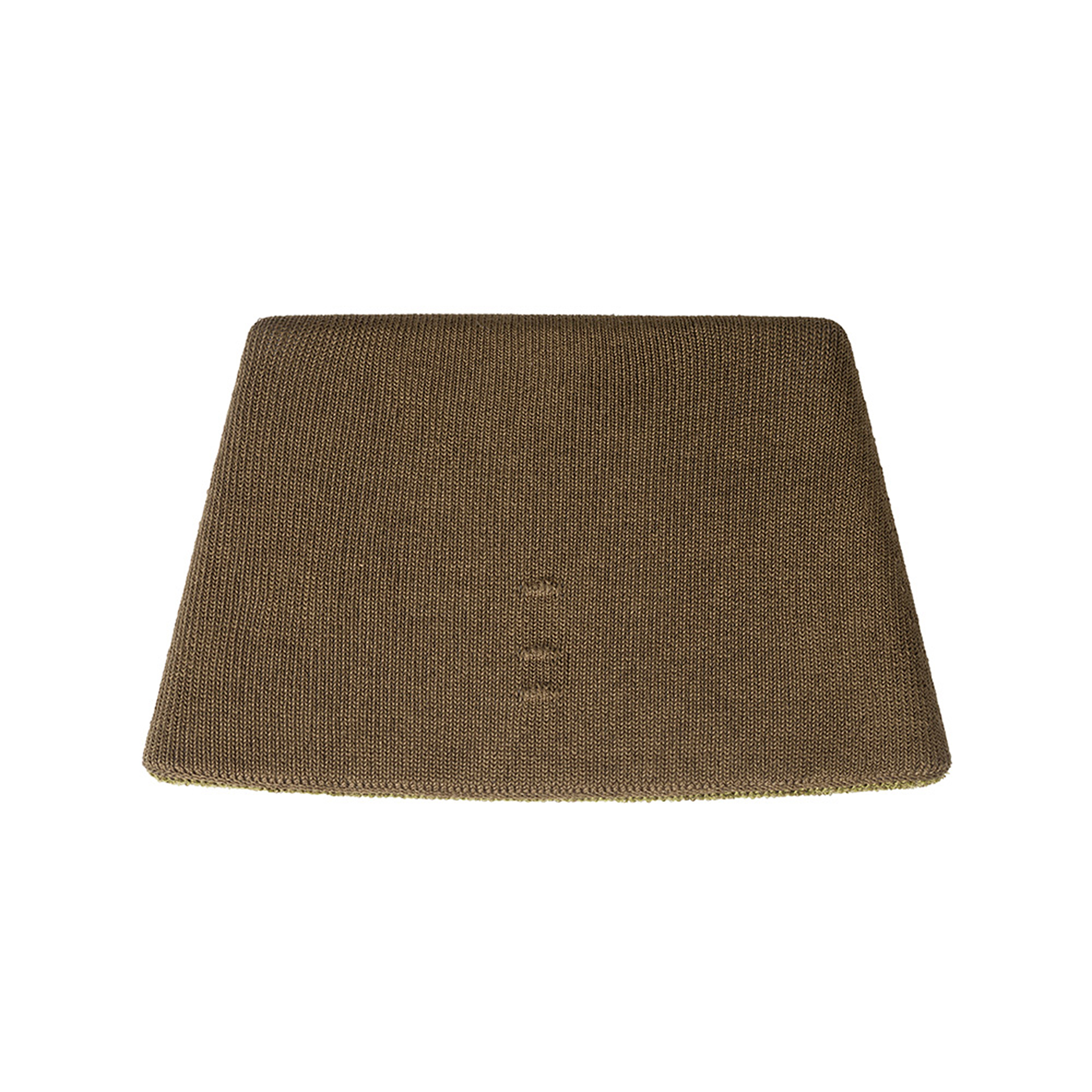 Ein braunes, rechteckiges, gestricktes Kissen mit schlichtem Design und glatter Oberfläche.