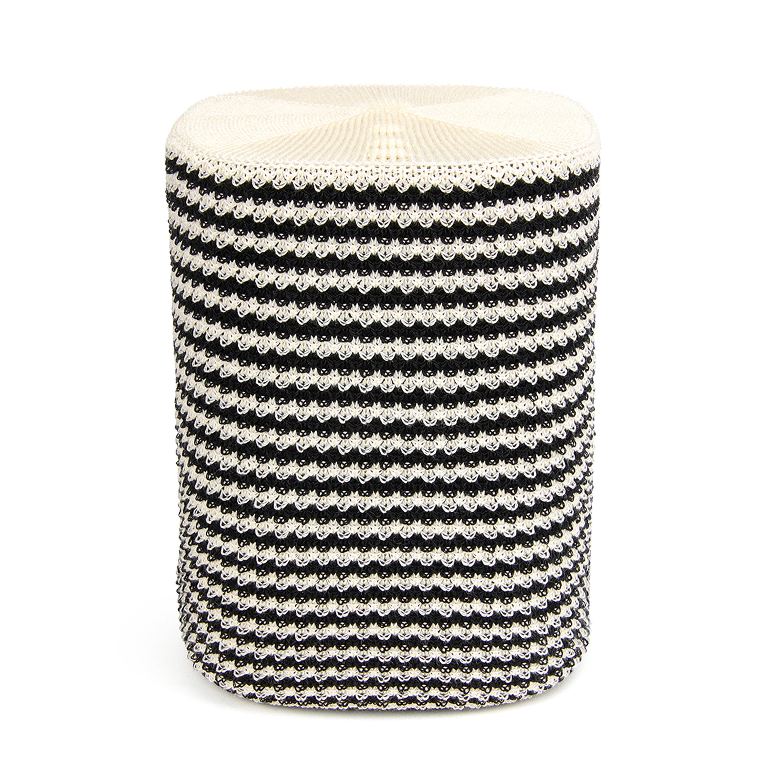 Tabouret cylindrique rond avec motif tricoté noir et blanc. Dessus blanc.