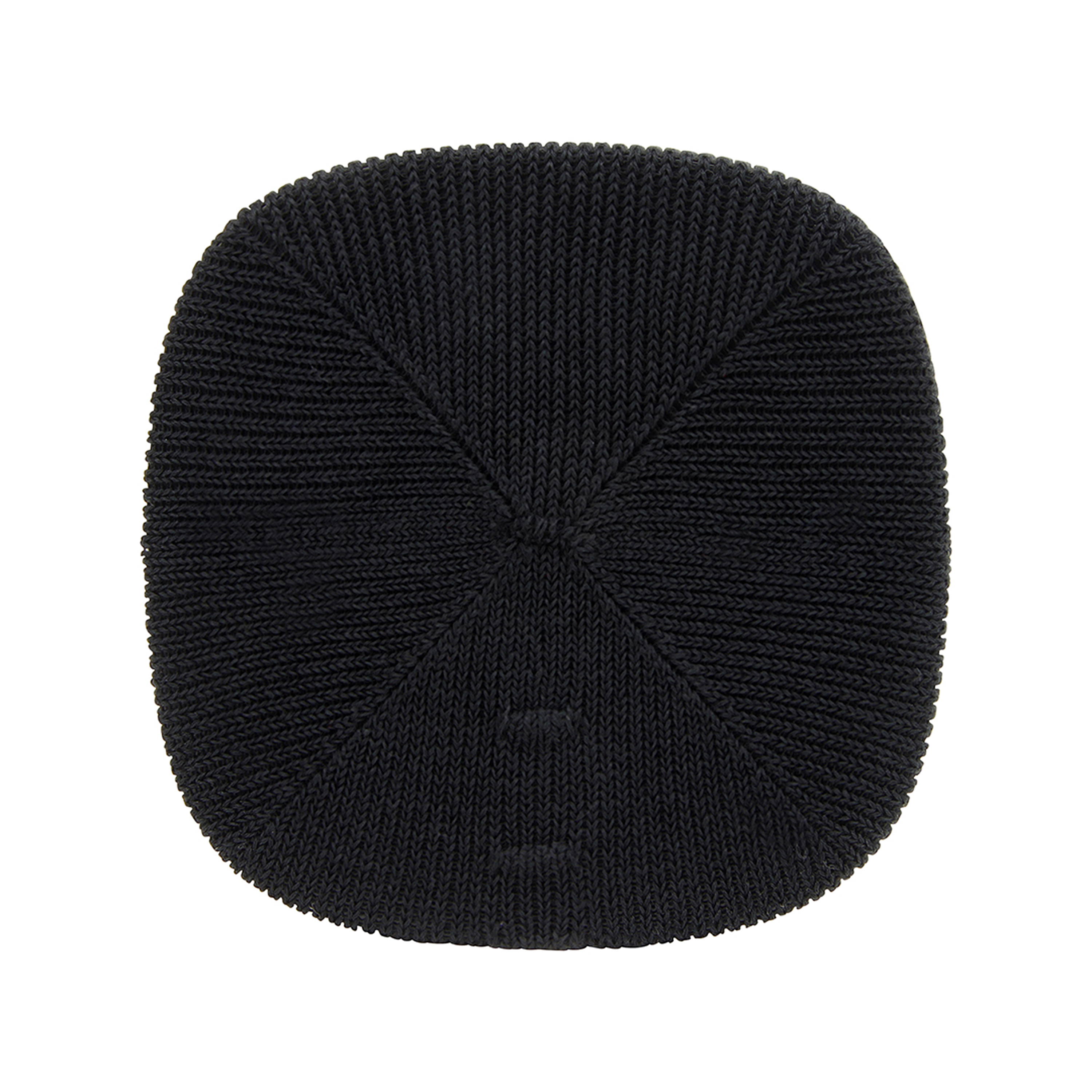 Casquette noire, vue de dessus, avec un motif texturé.