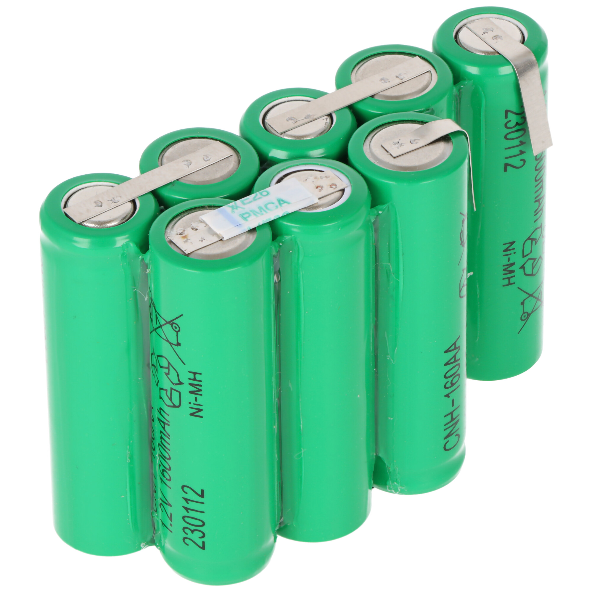 Sechs grüne zylindrische Batterien zusammengehalten, mit weißem Hintergrund.