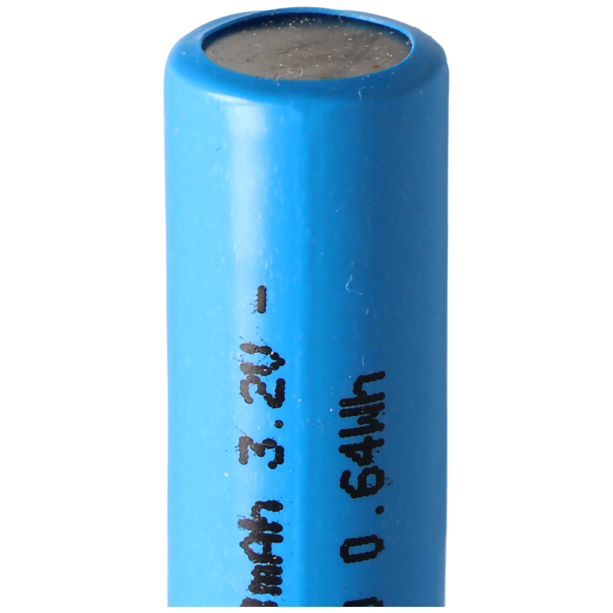 Eine blaue zylindrische Batterie mit den Aufschriften: "mAh 3,2V 0,64Wh".