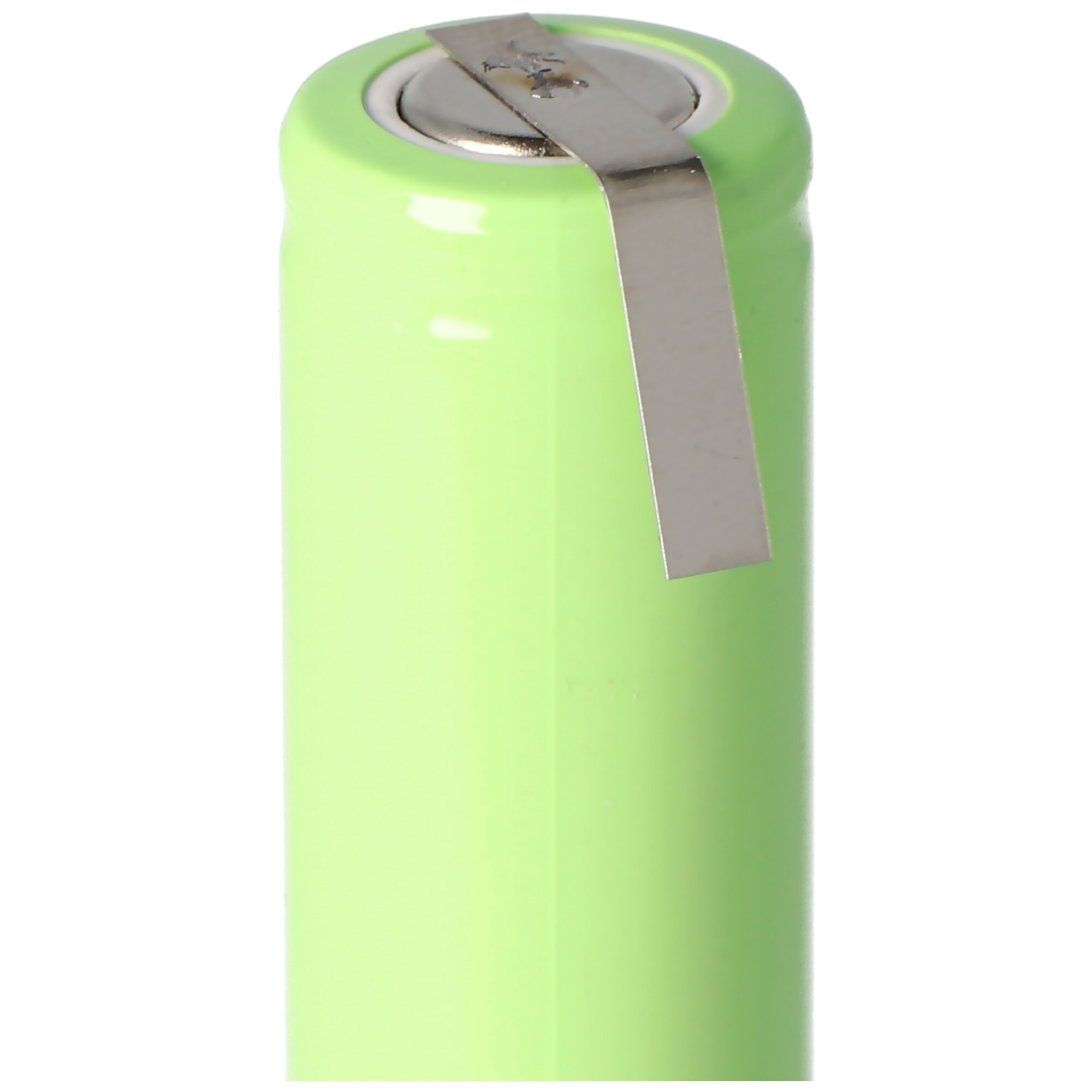 Eine grüne Batteriezelle mit einem silbernen Metallstreifen, der oben befestigt ist.