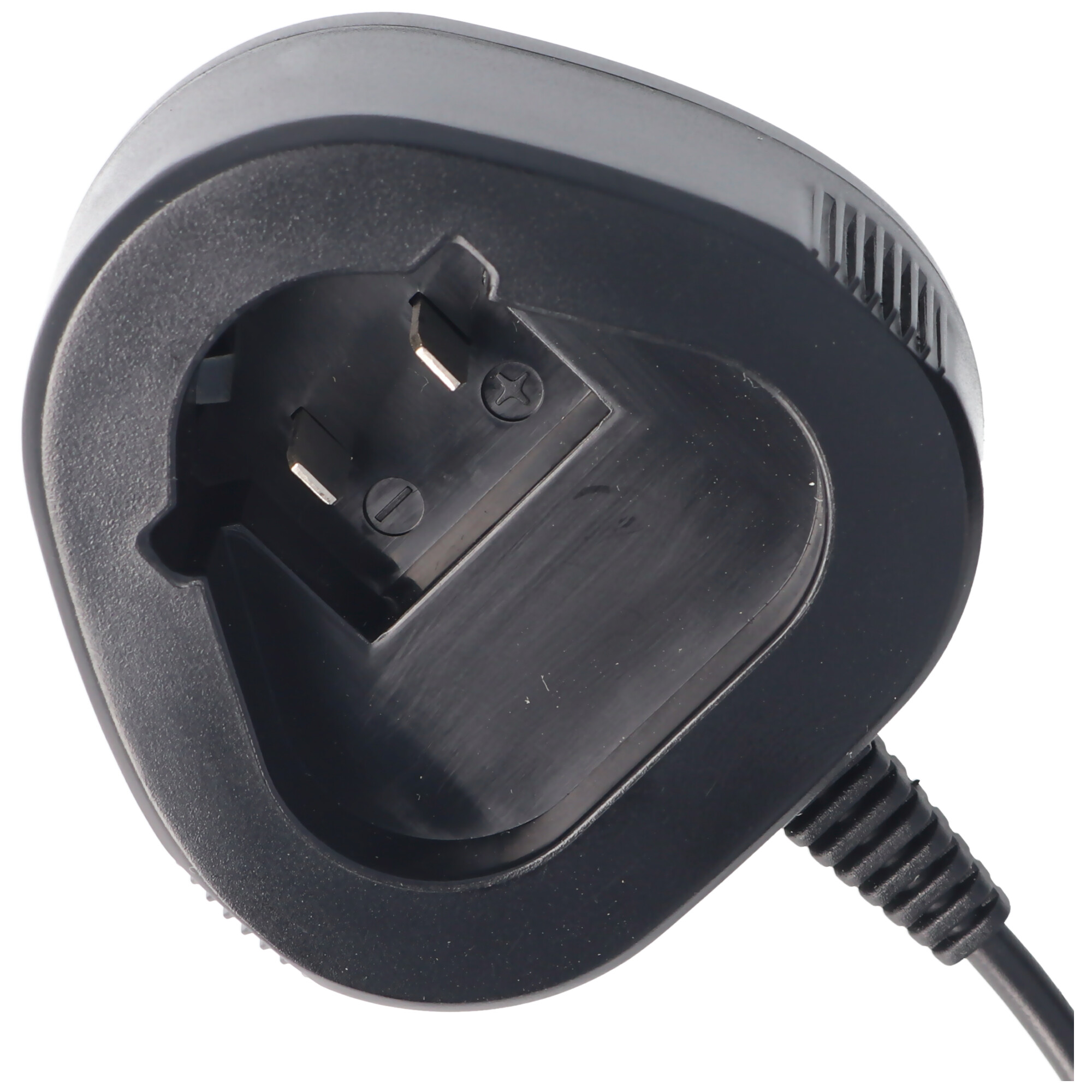 Schwarzes Ladegerät für einen Elektrowerkzeug-Akku. Es hat zwei Stifte und einen Ladeschlitz.