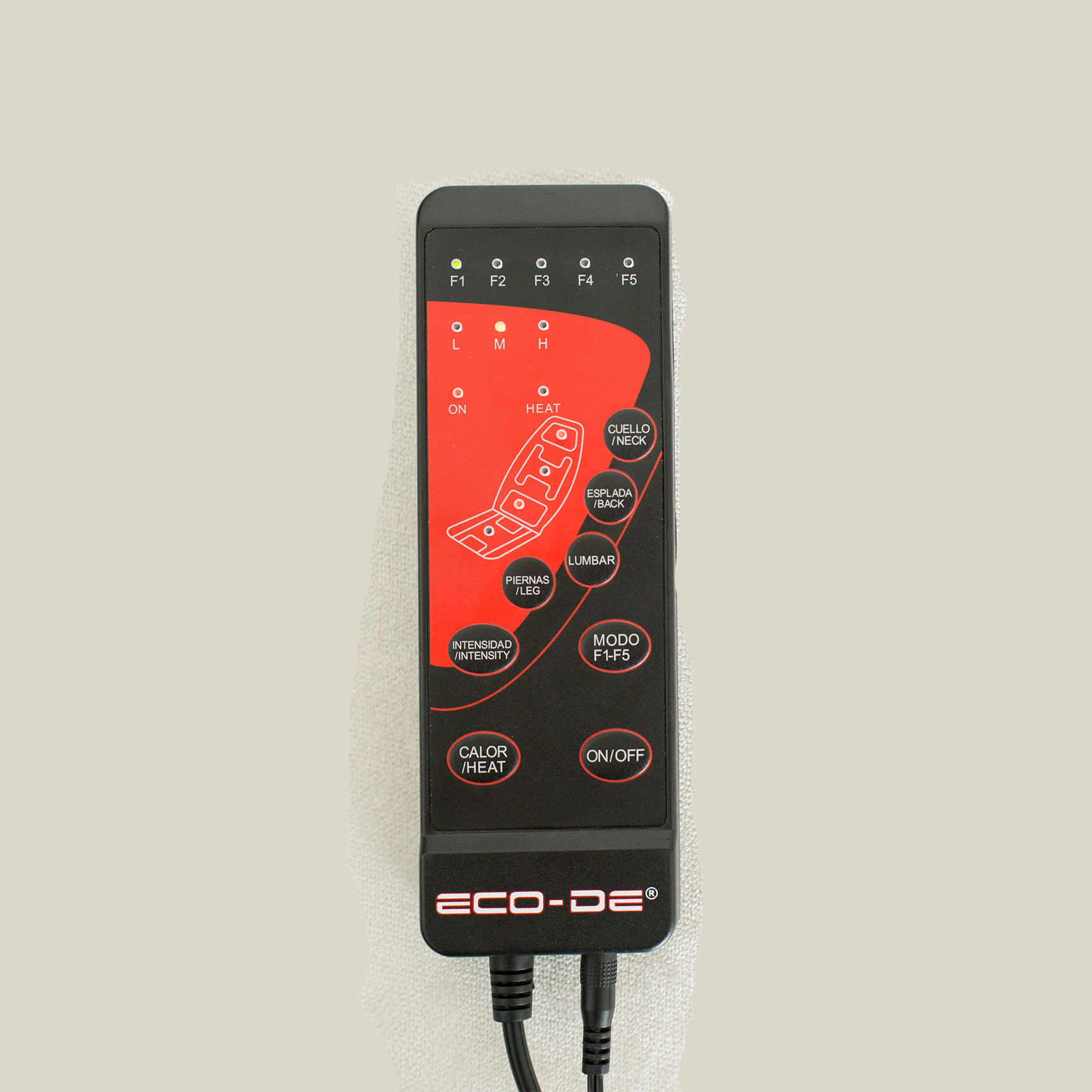 Mando a distancia negro. Varios botones y pantalla. Texto: 'ECO-DE'.