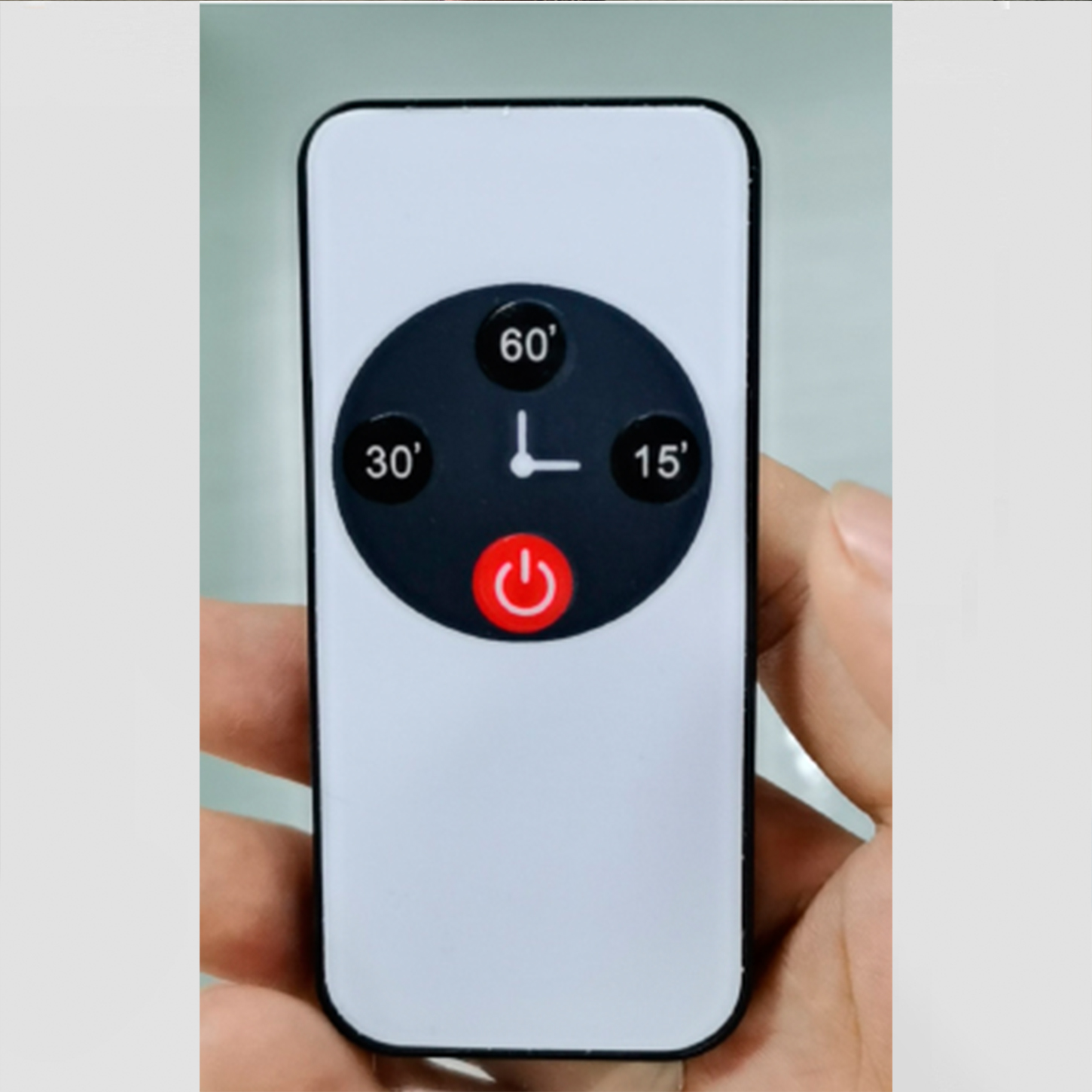 Control remoto blanco con círculo negro, botones de tiempo y encendido/apagado.