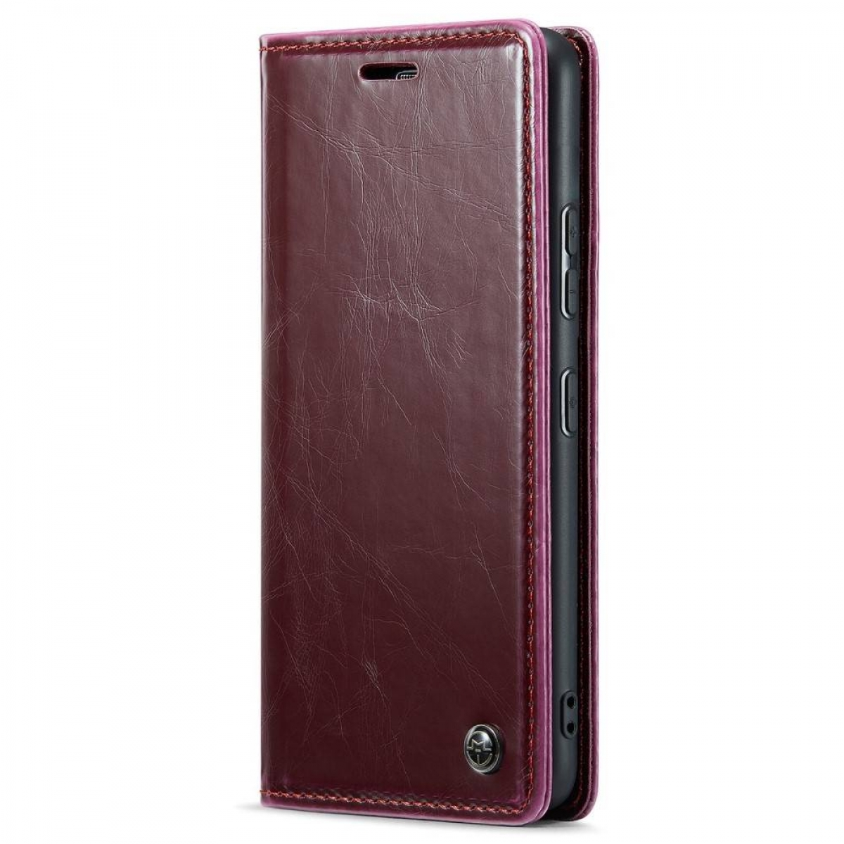 Bordeauxrotes Leder-Handycase mit Telefon. Weißer Hintergrund.