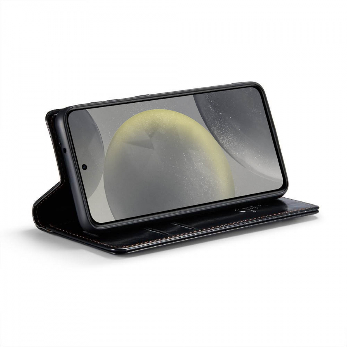 Schwarzes Smartphone in einer schwarzen Lederhülle, geöffnet auf weißer Oberfläche. Bildschirm zeigt gelbe Form.