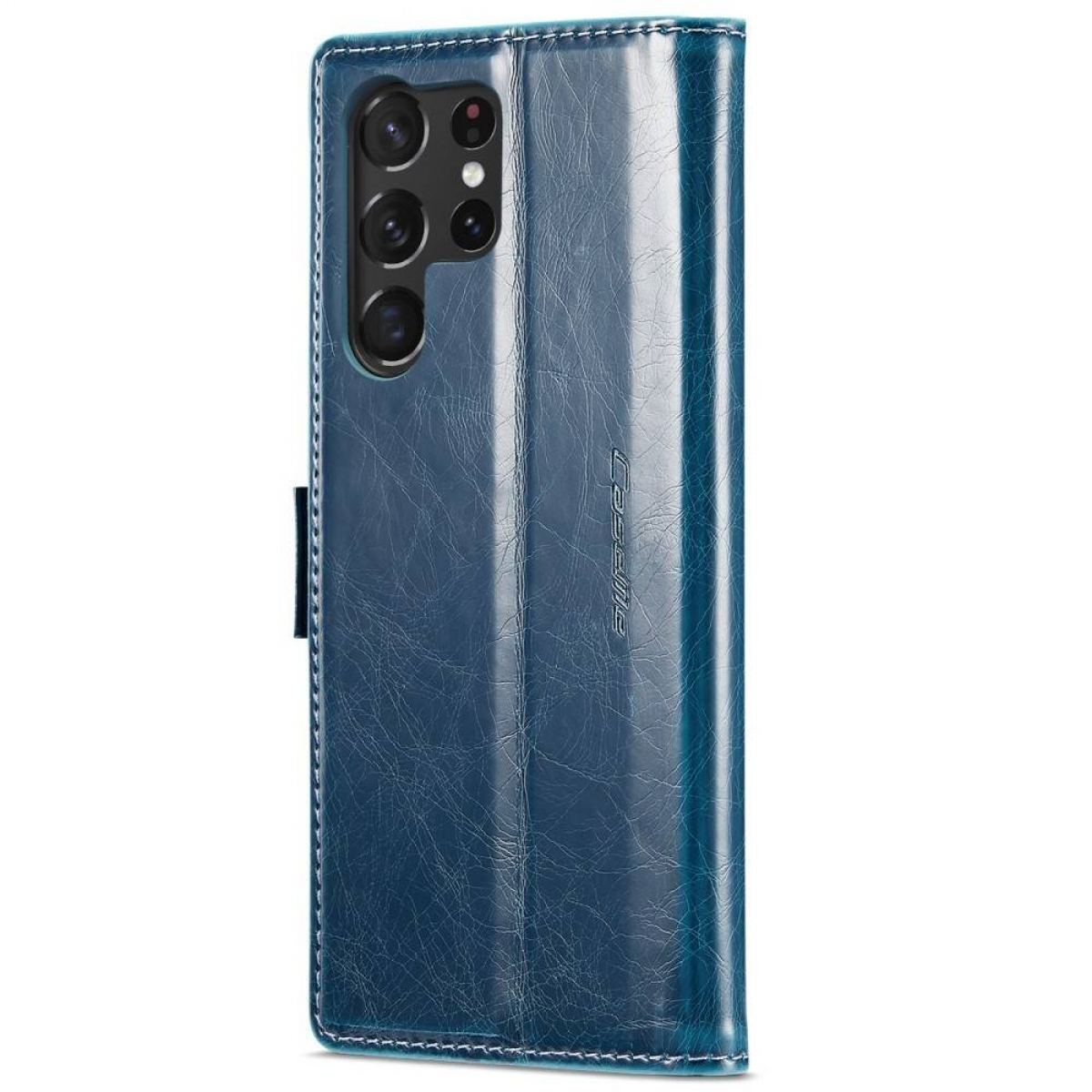 Eine blaue Leder-Handyhülle mit Magnetverschluss und einem Ausschnitt für die Dreifachkamera.