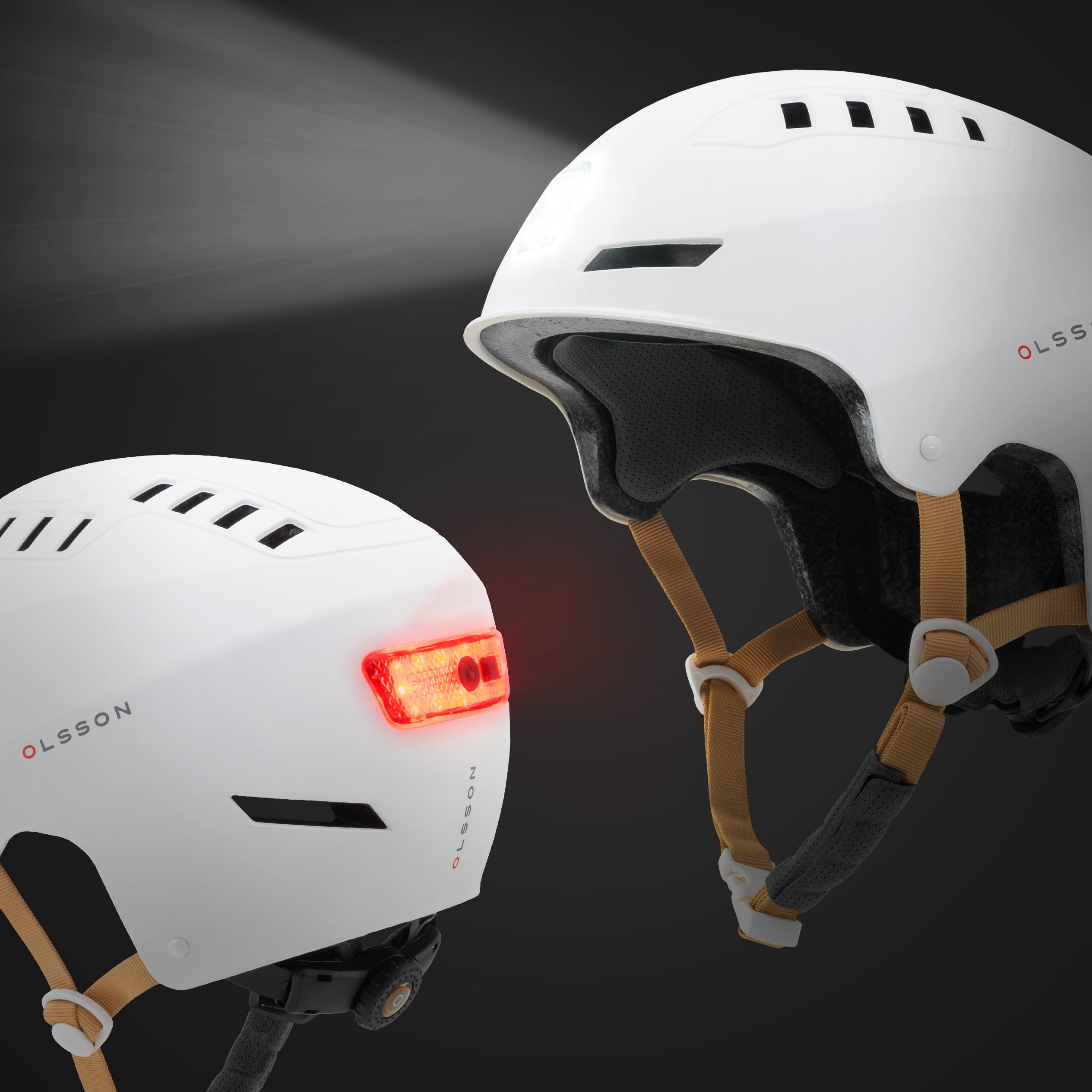 Dos cascos de bicicleta blancos con luces, uno con luz roja encendida.