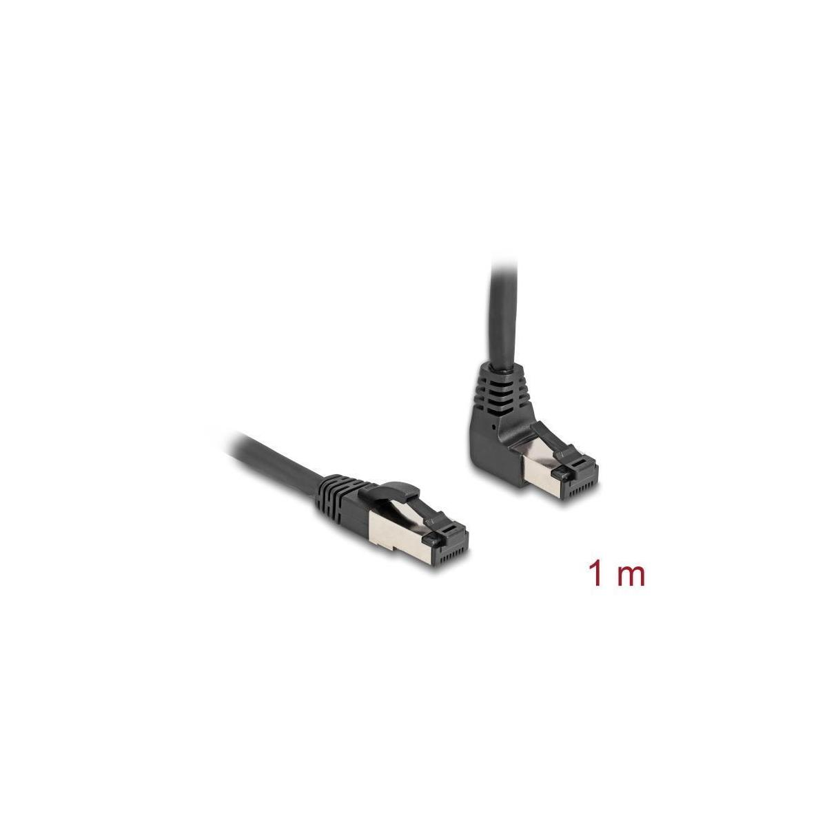 Zwei schwarze Netzwerkkabel mit Steckern, eines abgewinkelt. Die Kabel befinden sich auf weißem Hintergrund.