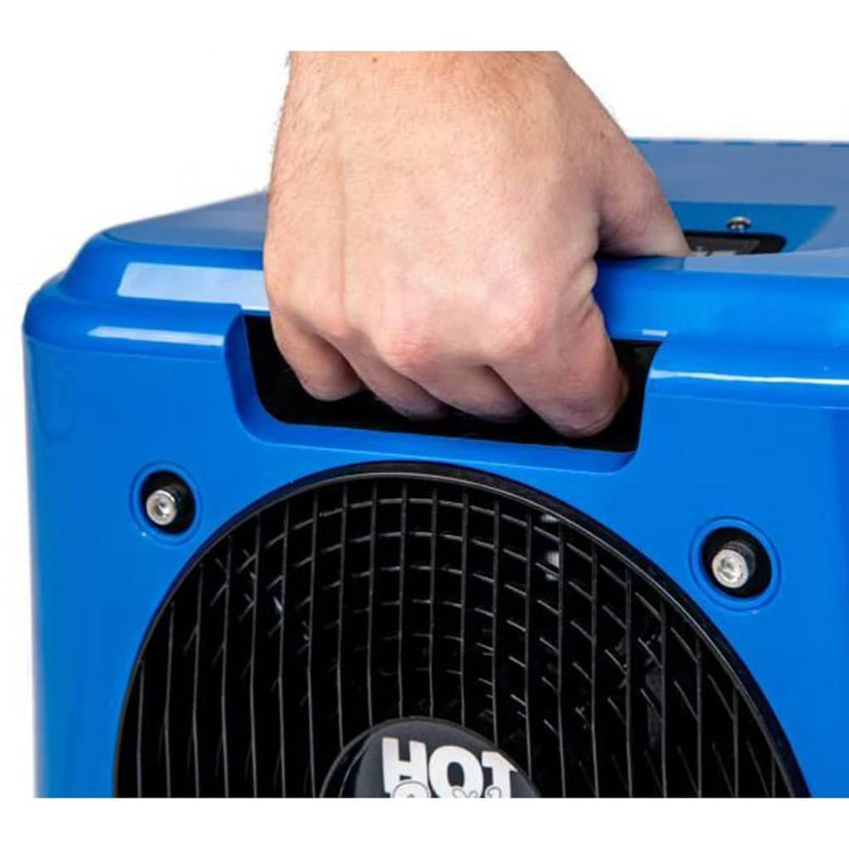 Eine Hand greift ein blaues Gerät mit schwarzem Grill und dem Wort 'HOT'.