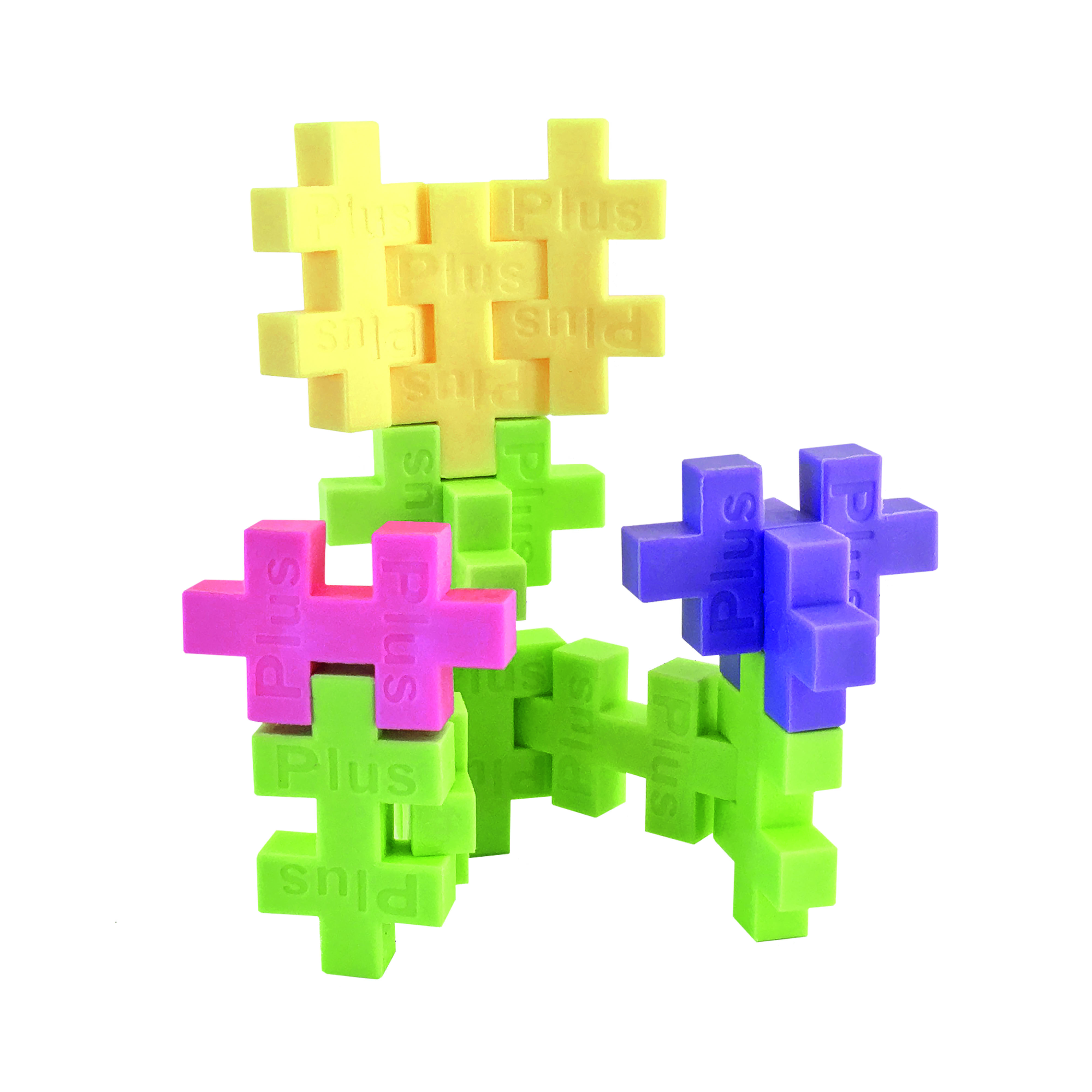 Bunte Kunststoffbausteine, die wie Blumen angeordnet sind, auf weißem Hintergrund.