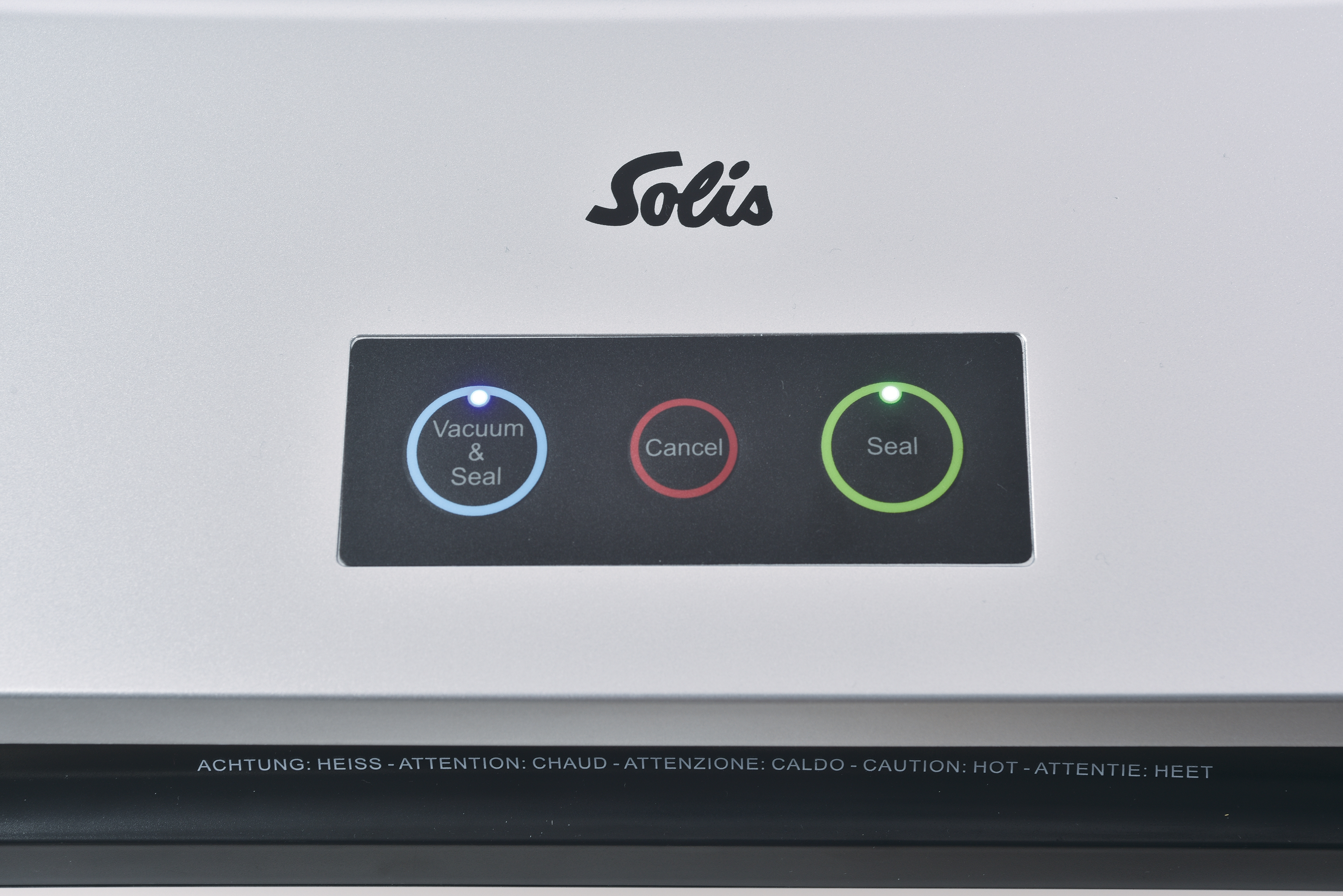 Weißes Solis Vakuumiergerät mit Bedienfeld, zeigt 'Vacuum & Seal', 'Cancel' und 'Seal'.