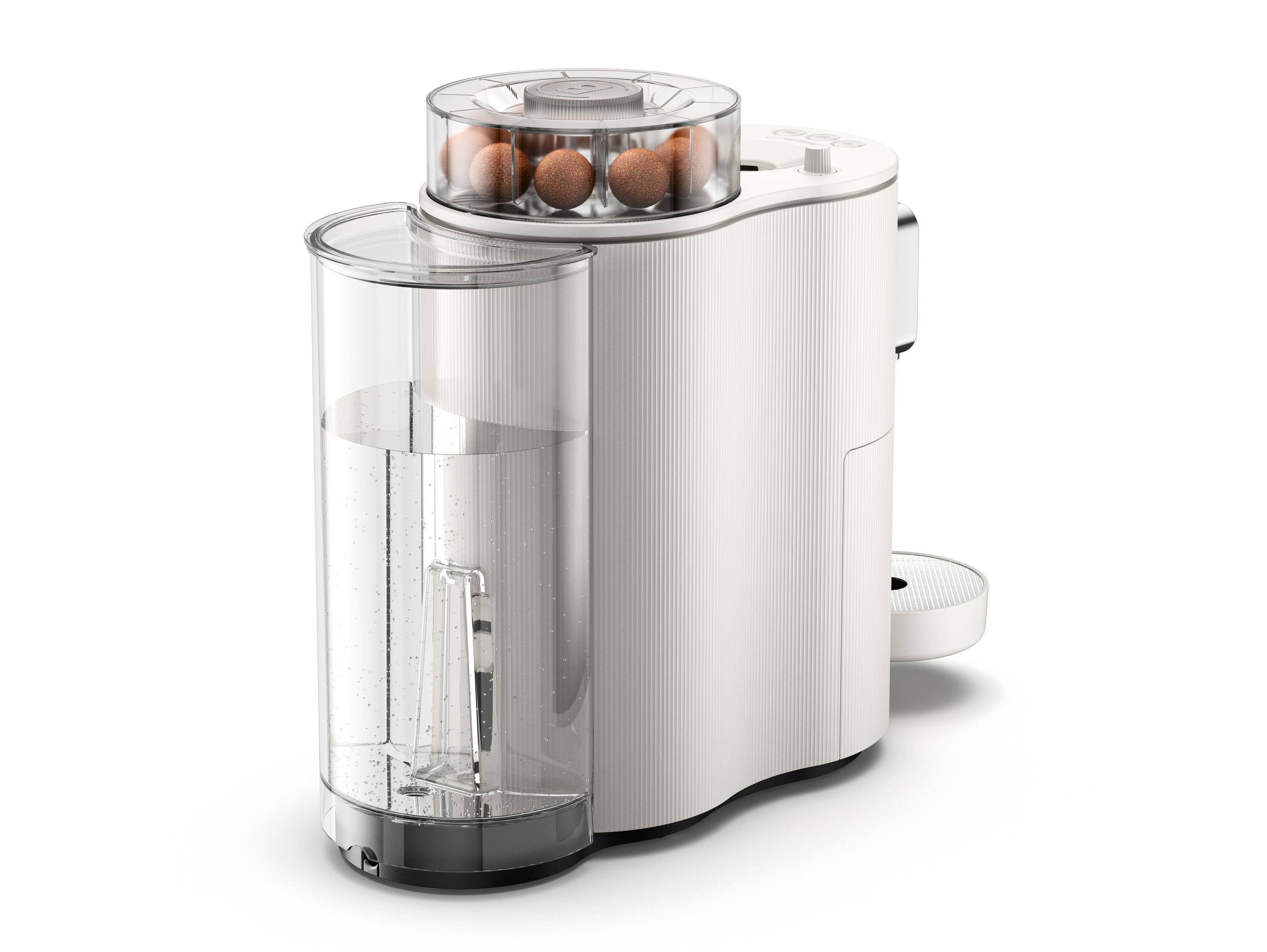 Weiße Kaffeemaschine mit Wassertank und Eierbehälter oben drauf.