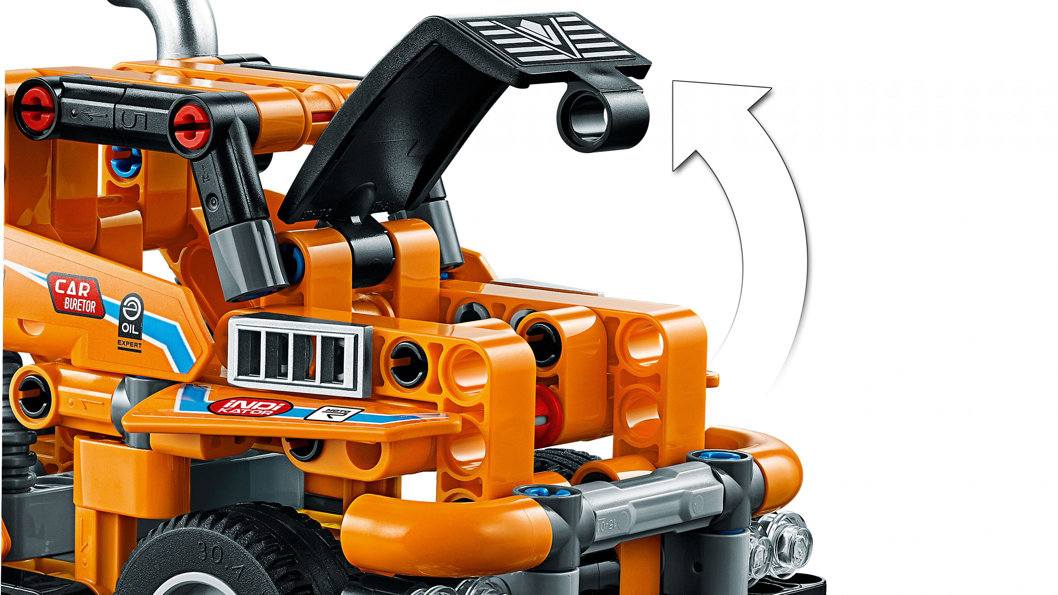 Orangefarbenes Lego-Spielzeugauto wird zusammengebaut, mit Pfeil, der ein hinzugefügtes Teil anzeigt, auf Weiß.