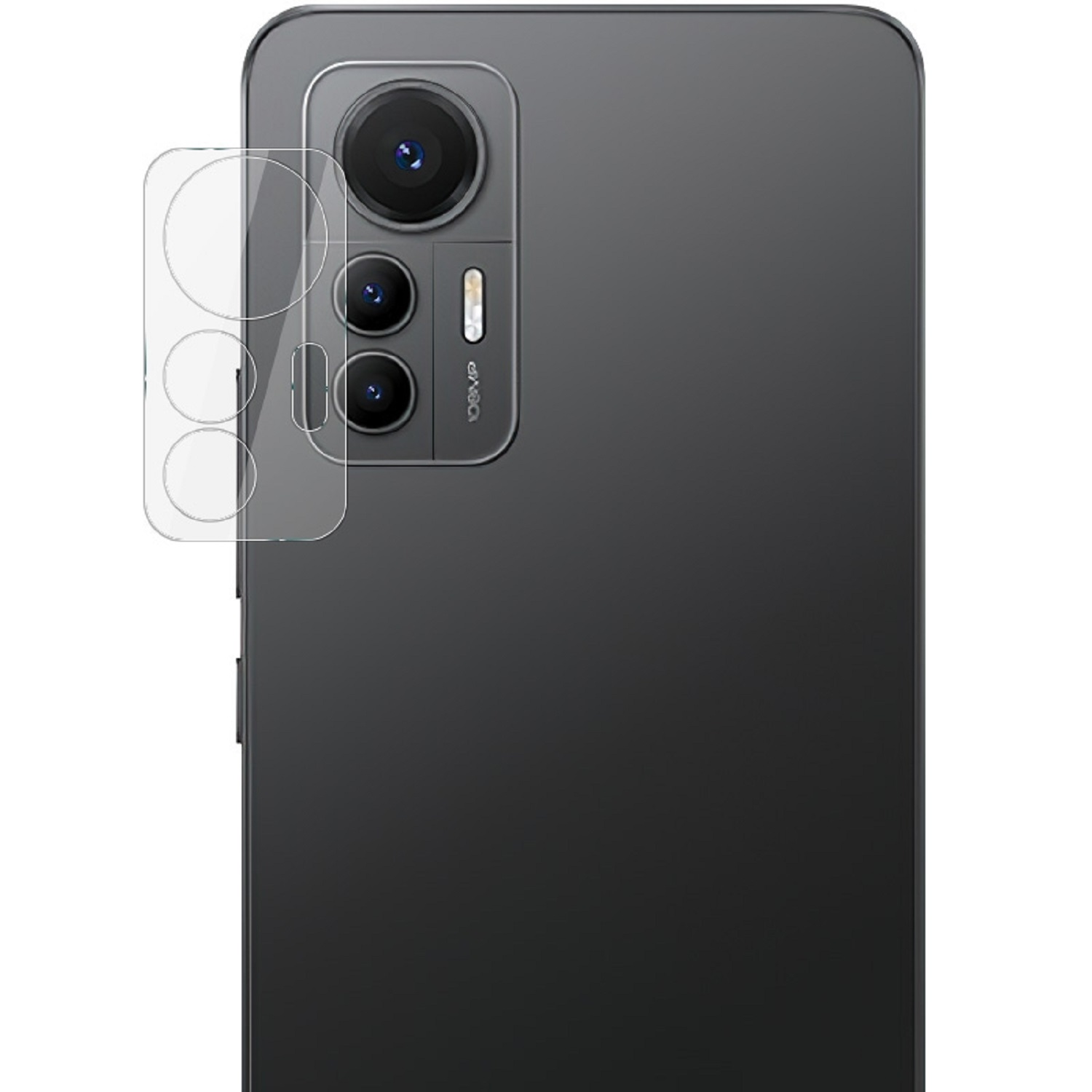 Ein Kameraschutz für ein Telefon. Es ist klar und haftet an der Kamera des Telefons.