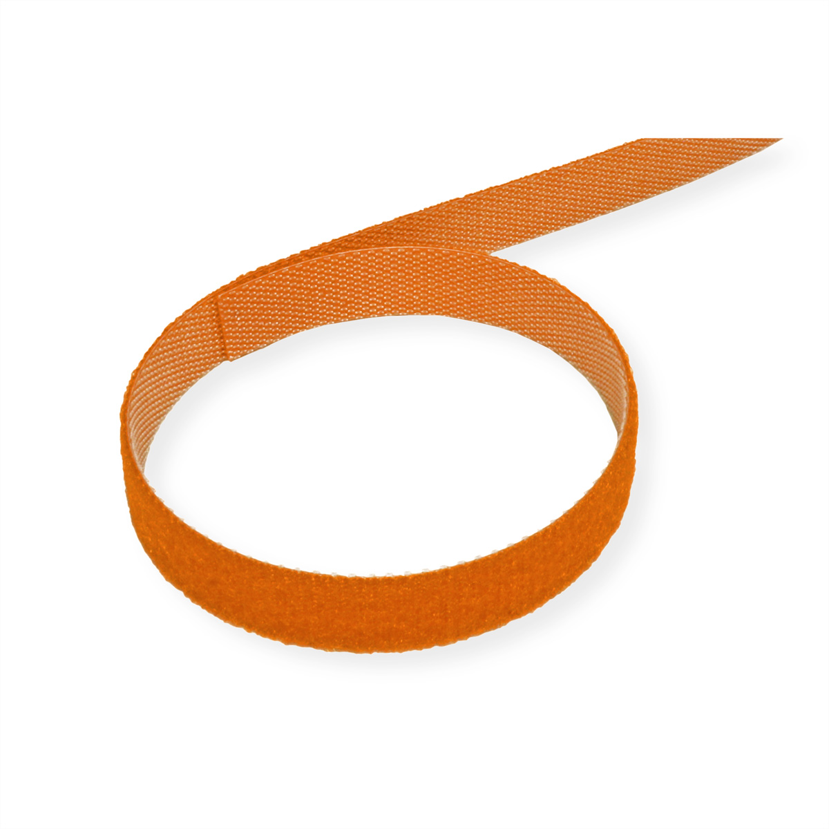 Ein einzelnes orangefarbenes Klettband auf weißem Hintergrund.
