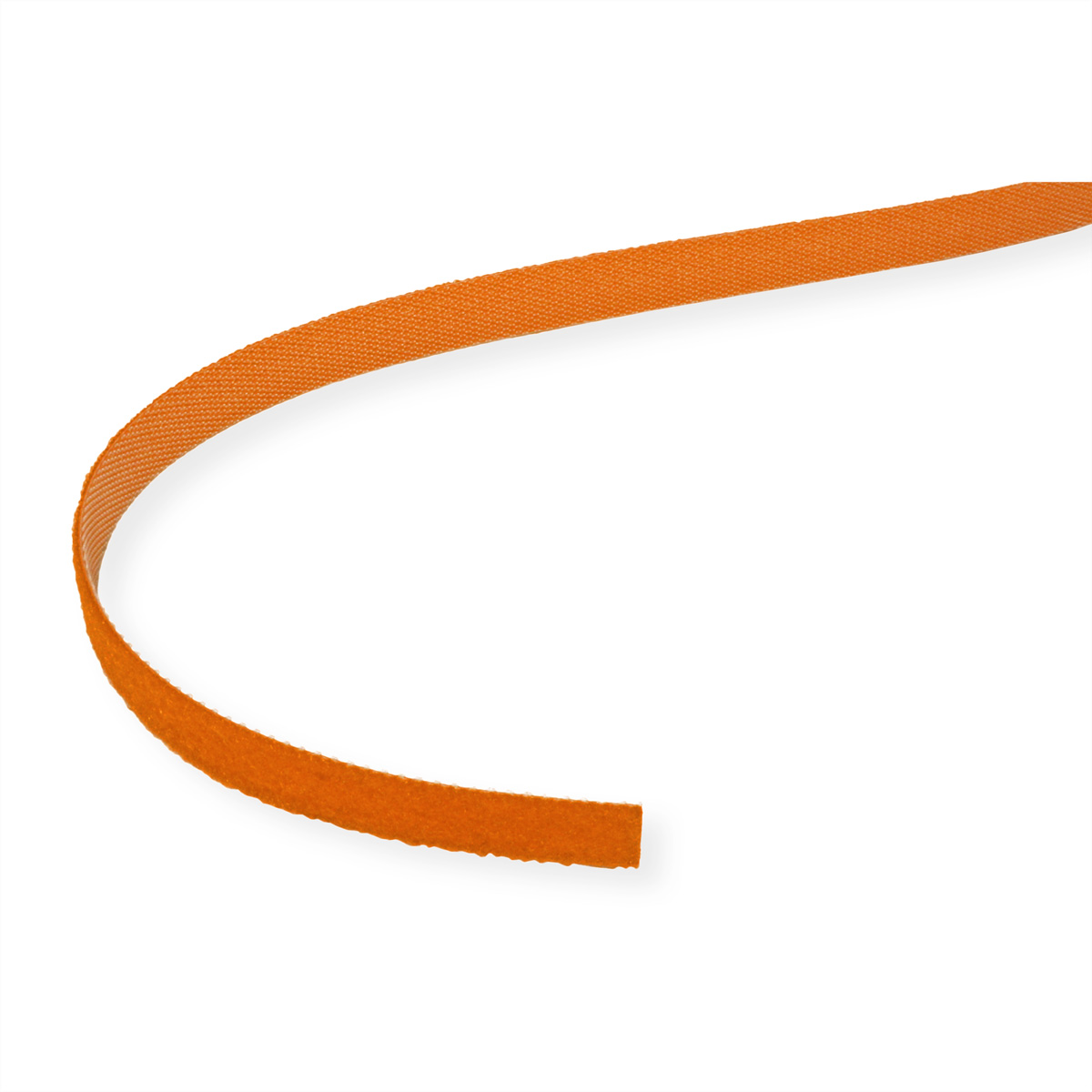 Ein orangefarbener Klettverschlussriemen auf weißem Grund.