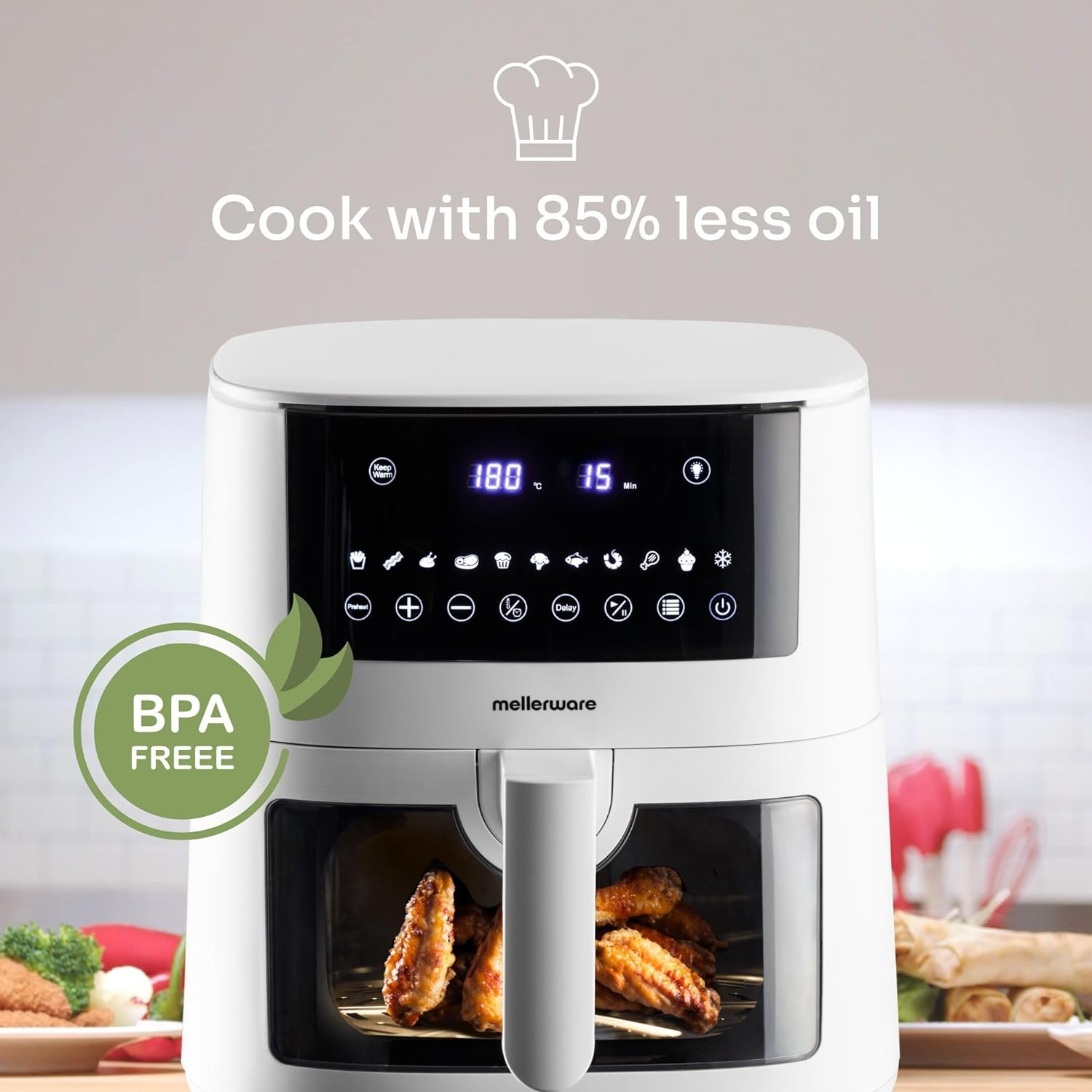 Freidora de aire blanca con pantalla digital y comida. Dice 'BPA FREE'.