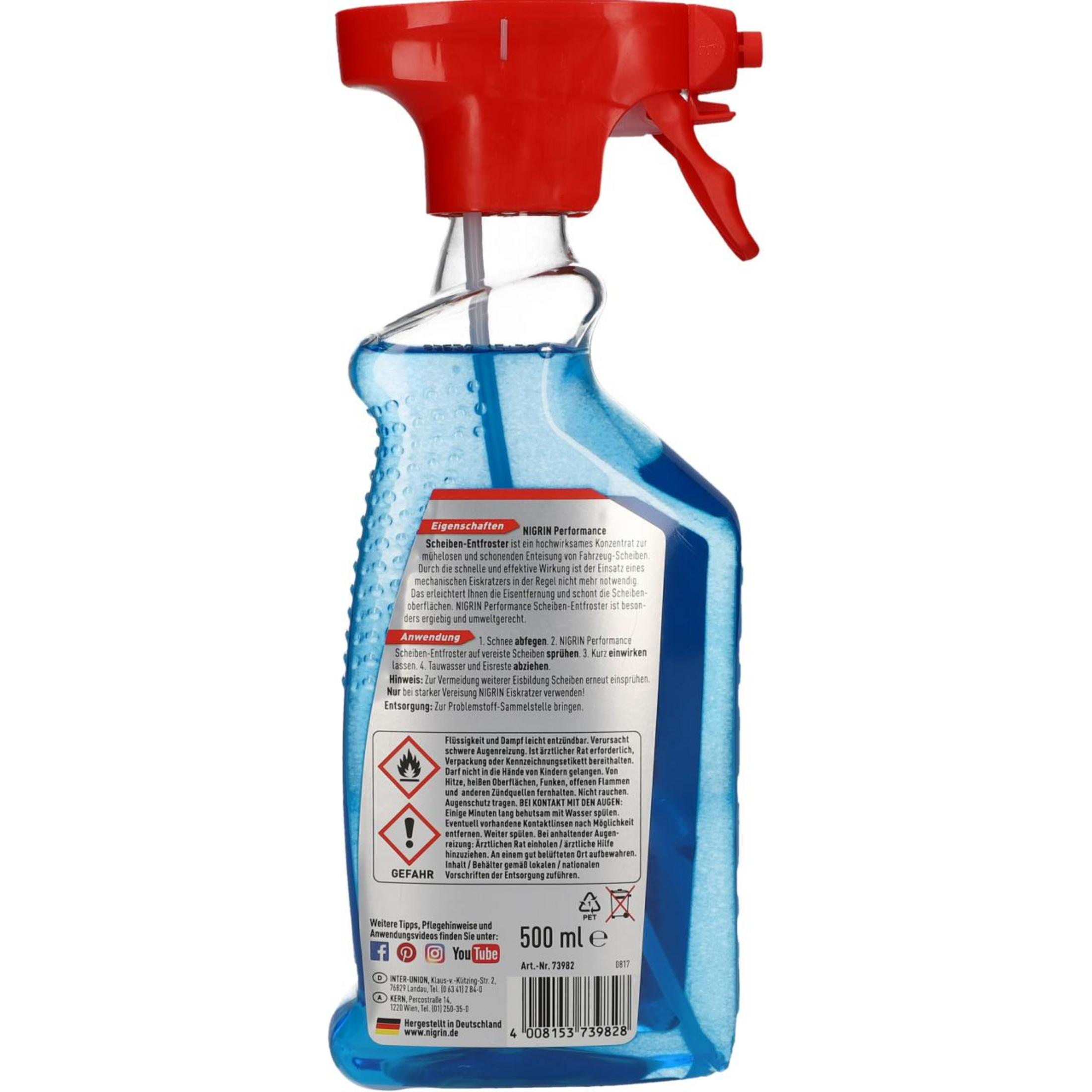 Die Rückseite einer Nigrin Scheiben-Enteiser-Flasche. Blaue Flüssigkeit in einer Flasche mit weißem und rotem Text.