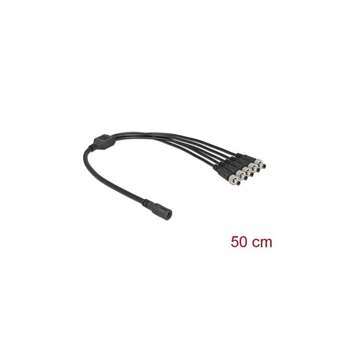 Un cavo splitter nero con sei connettori e un singolo connettore, su sfondo bianco.