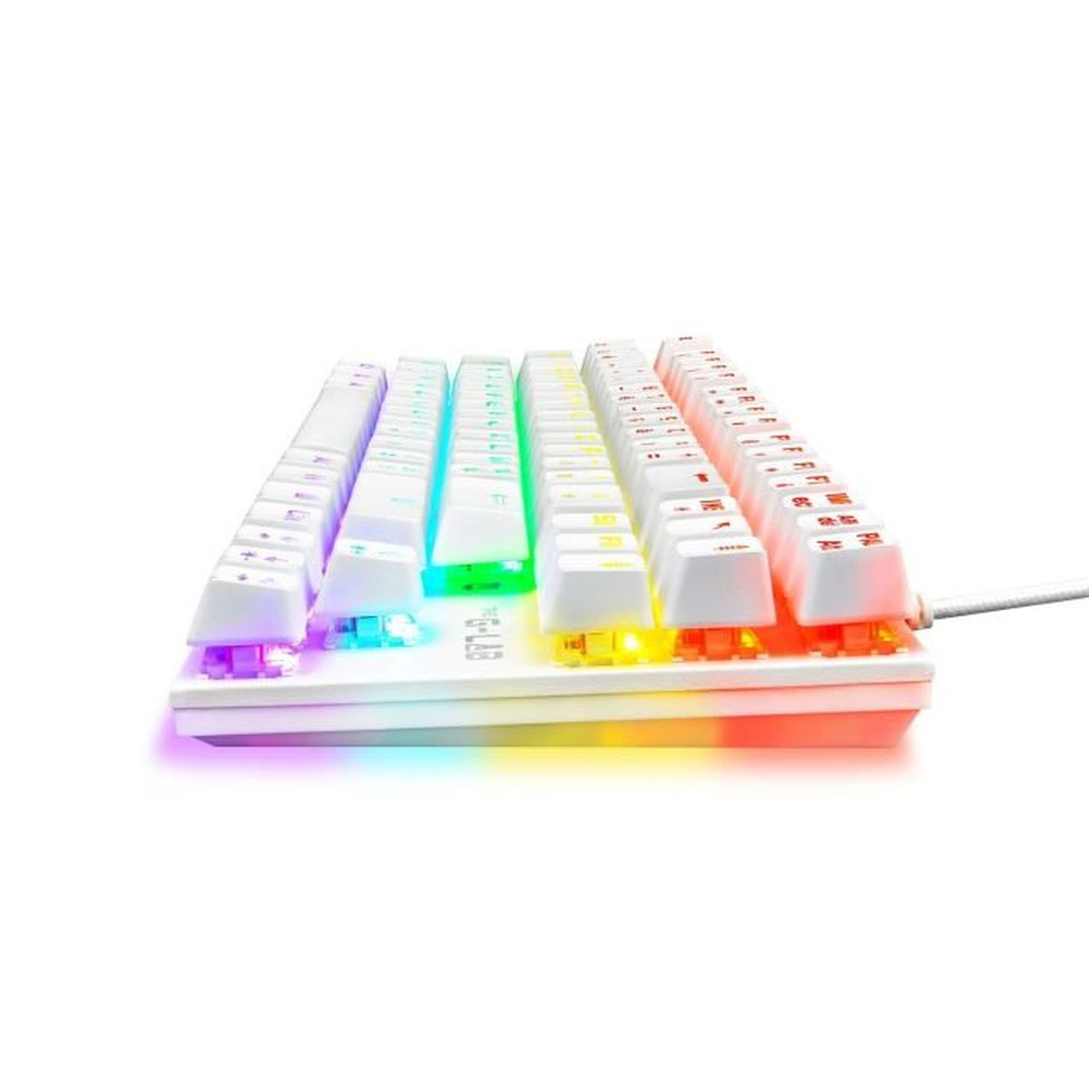 Primo piano di una tastiera meccanica bianca con illuminazione RGB.