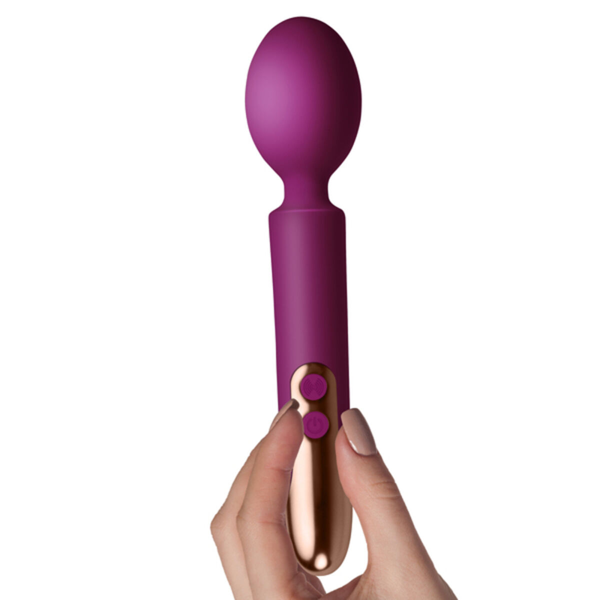 Eine Hand hält einen lila Vibrator mit goldenen Akzenten und zwei Knöpfen.