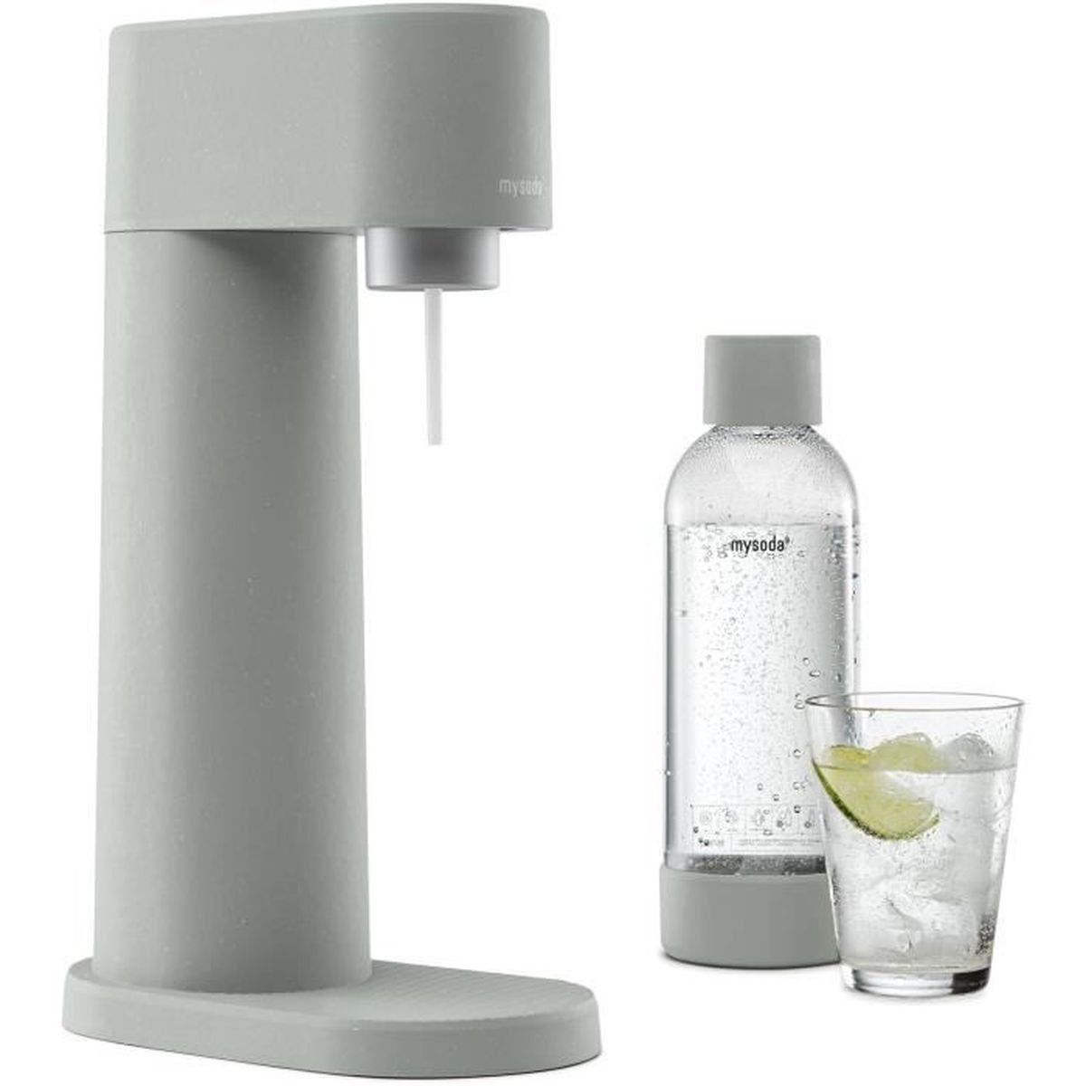 Ein grauer Soda-Maker, eine Flasche und ein Glas mit einer Limettenscheibe.