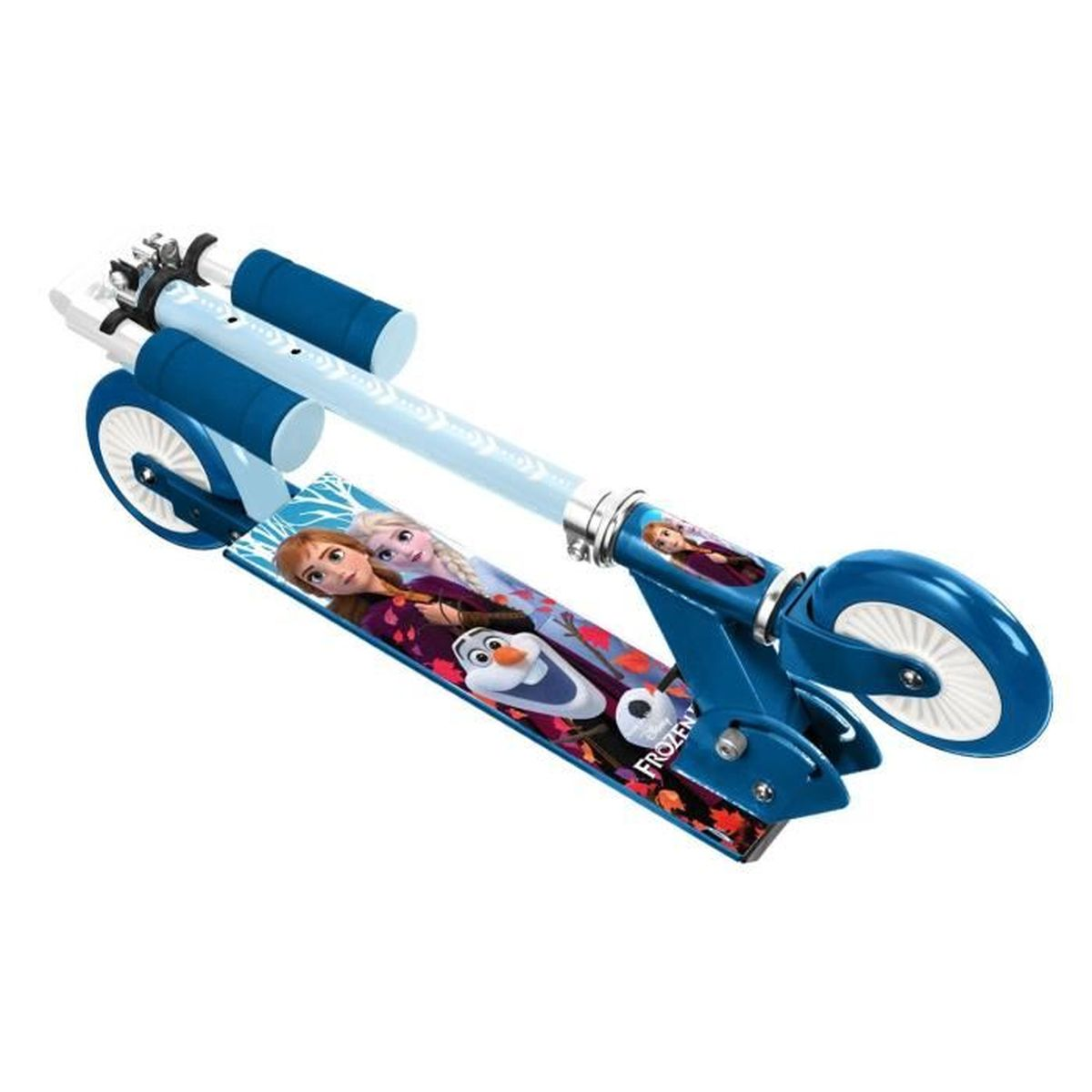 Ein blauer Roller mit Frozen-Motiv. Er hat einen hellblauen Lenker, dunkelblaue Räder und ein Deck mit Bildern von Anna, Elsa und Olaf.