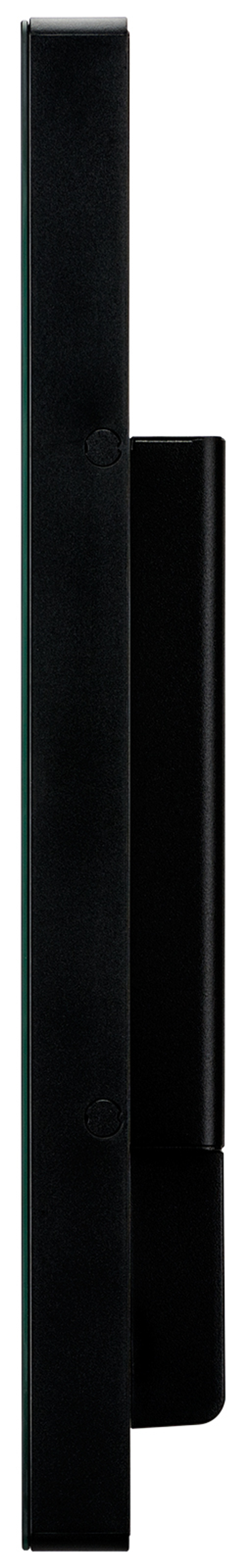 Zbliżenie czarnego urządzenia o prostokątnym kształcie. Pionowa, wydłużona konstrukcja. Urządzenie ma elegancki design.