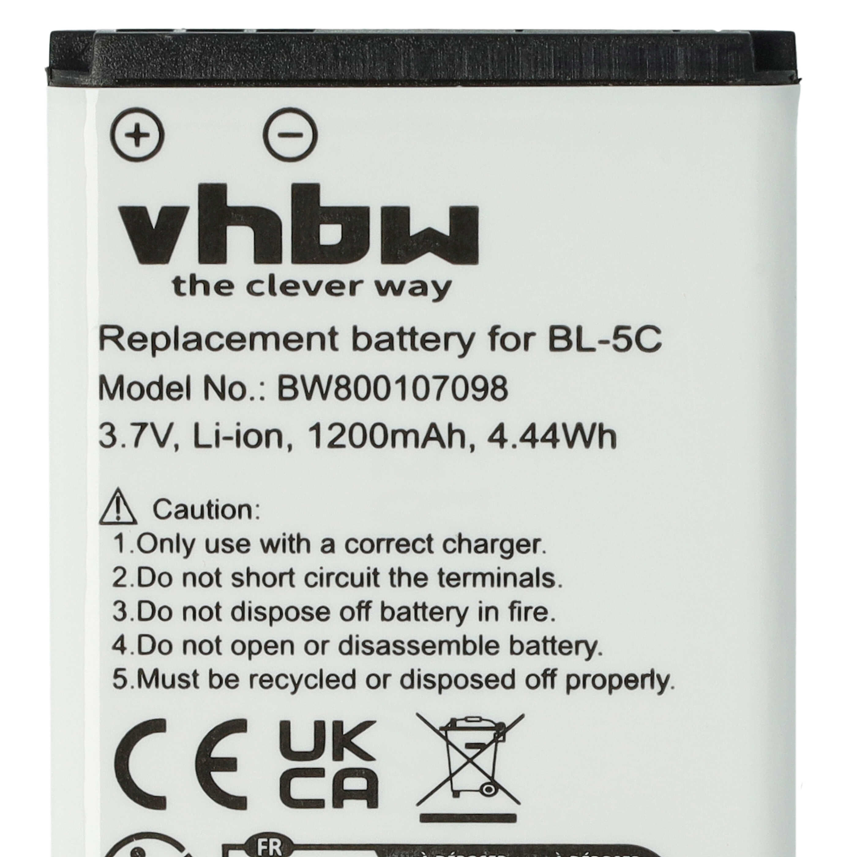 Batterieetikett mit Text. Verschiedene Details und Warnhinweise sind darauf geschrieben.