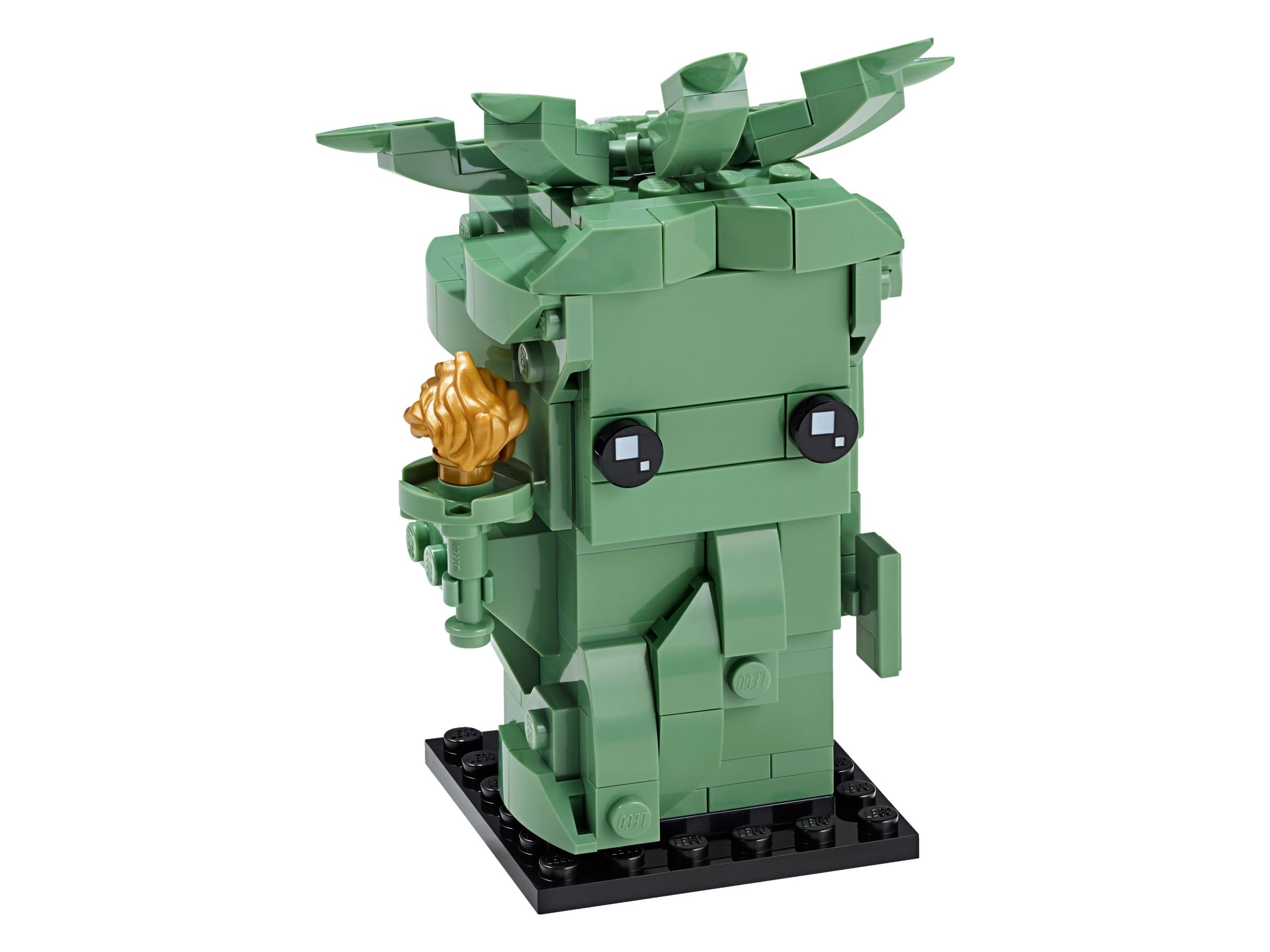 Modello Lego della Statua della Libertà con blocchi verdi, che tiene una torcia d'oro su una base nera.