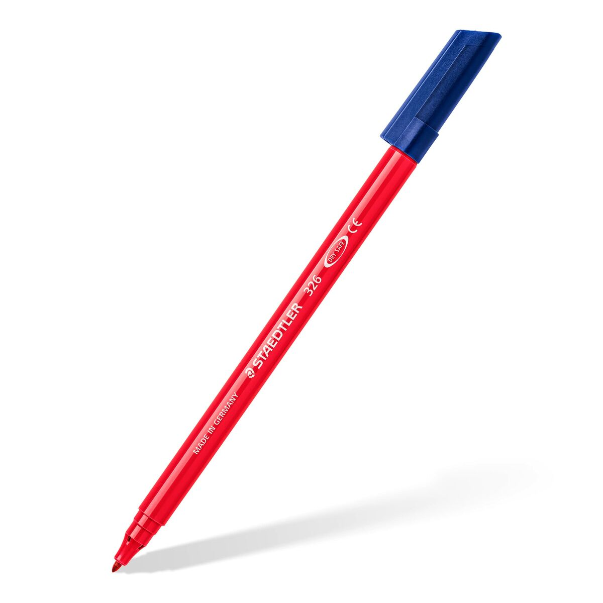 Ein roter Stift mit blauem Deckel. Der Markenname 'STAEDTLER' steht auf dem Stift.