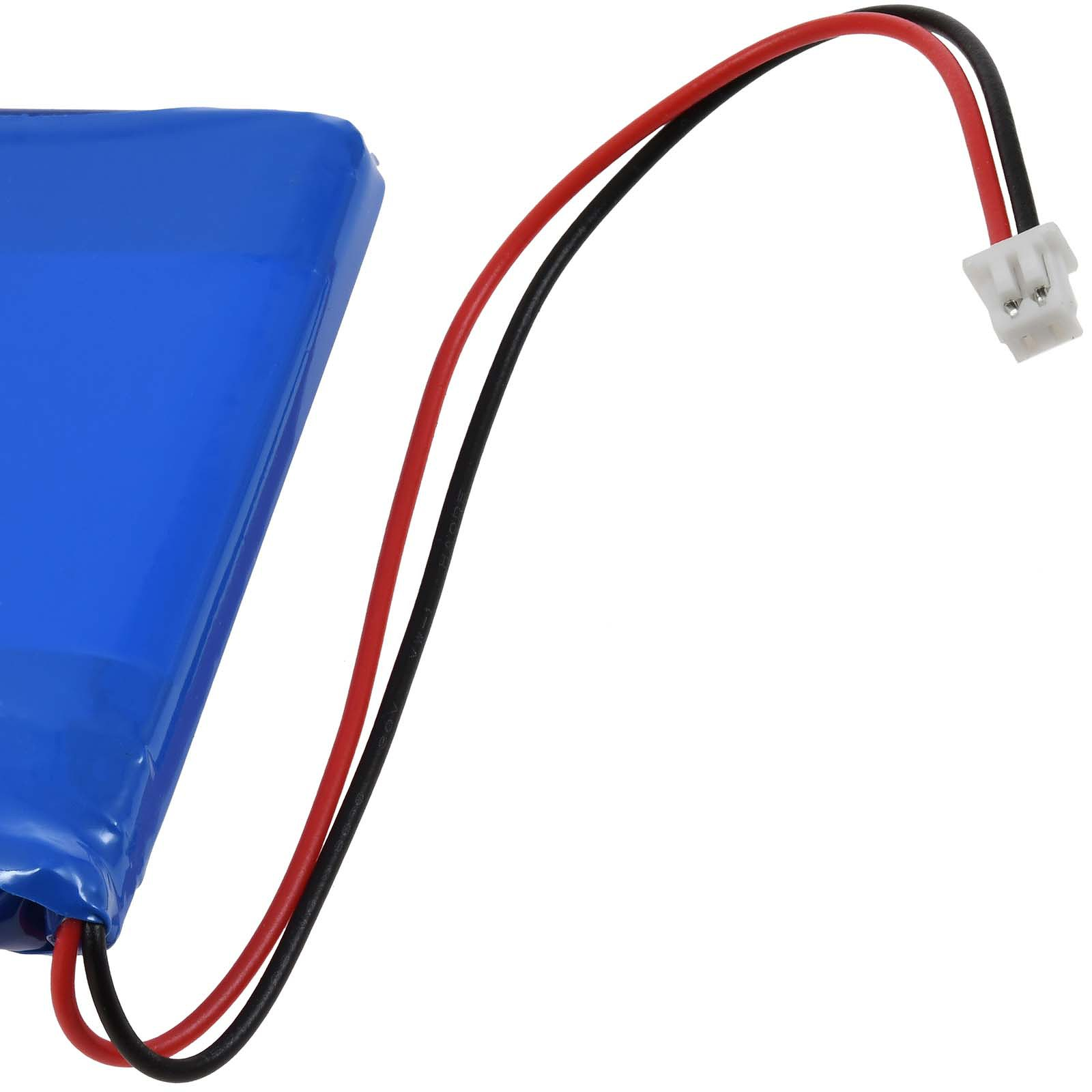 Blauer Akku mit roten und schwarzen Drähten, die an einem weißen Stecker befestigt sind.