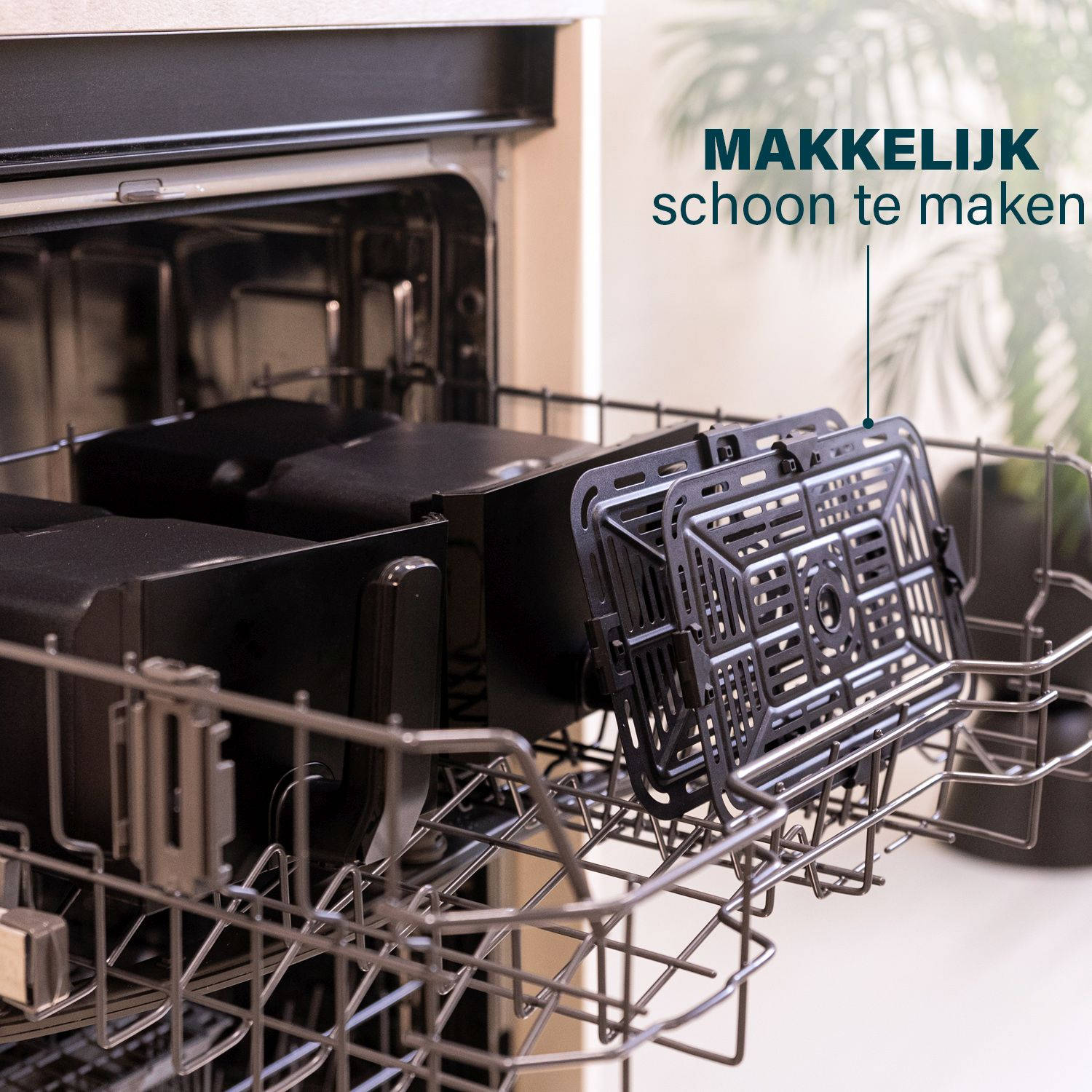 Zmywarka z czarnymi tacami. W środku znajdują się dwie czarne tace. Tekst mówi: Łatwy do czyszczenia.